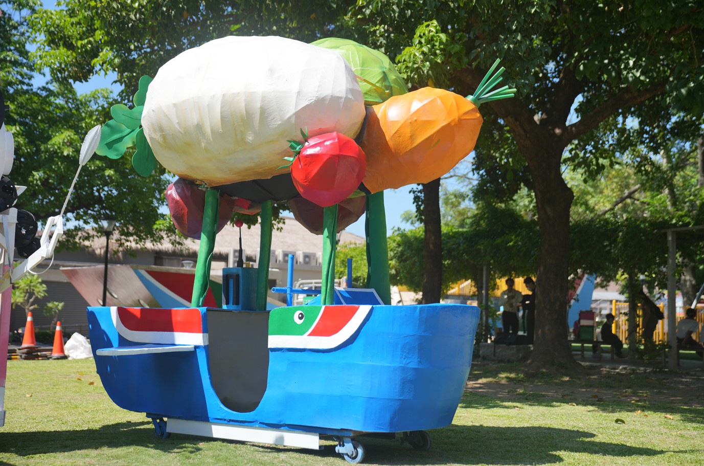圖片說明7-蔬果熱氣球踩街花車宣傳照