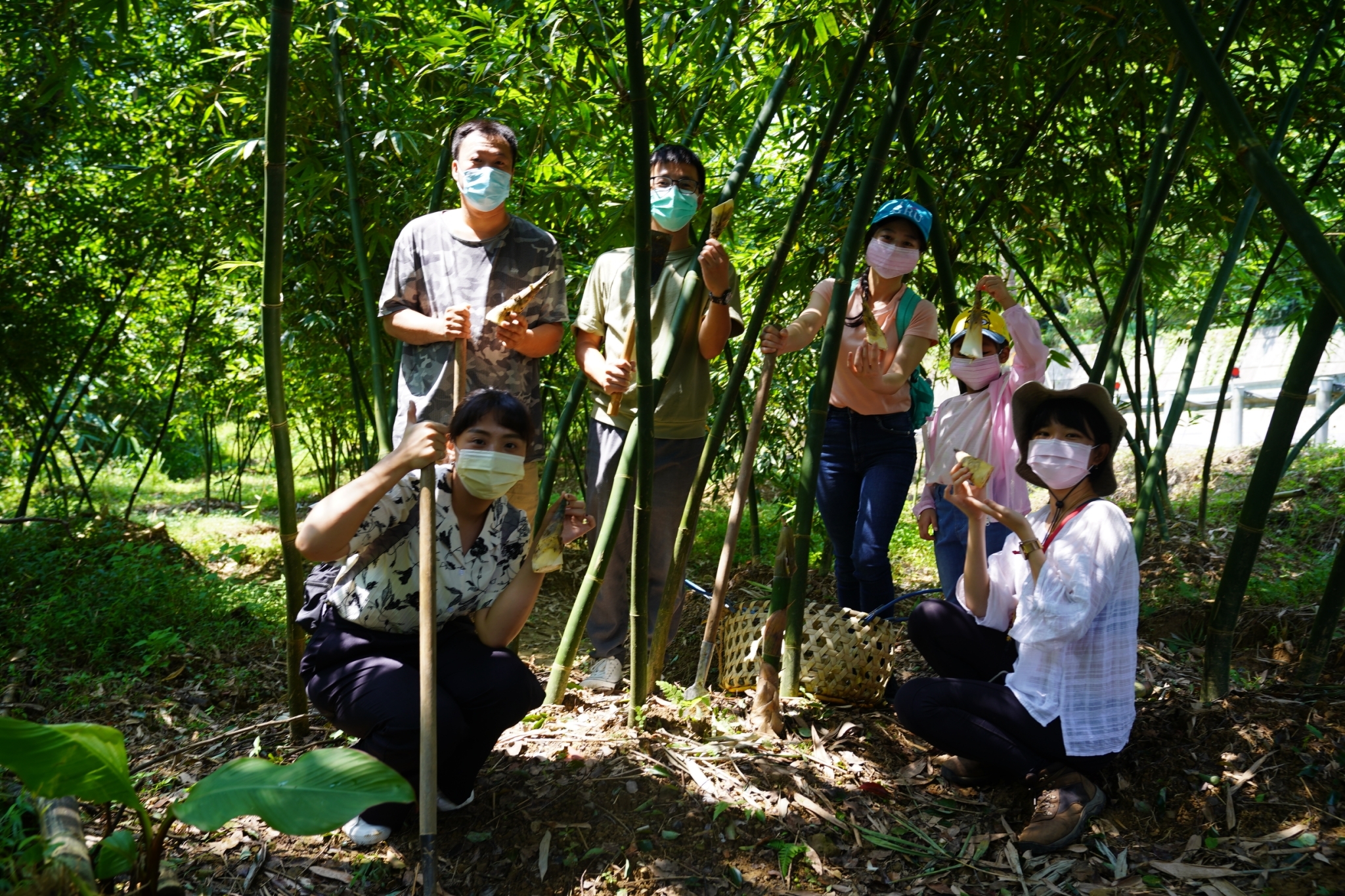 甘樂文創輔導榮泉青農帶隊前進五寮客庄採竹筍