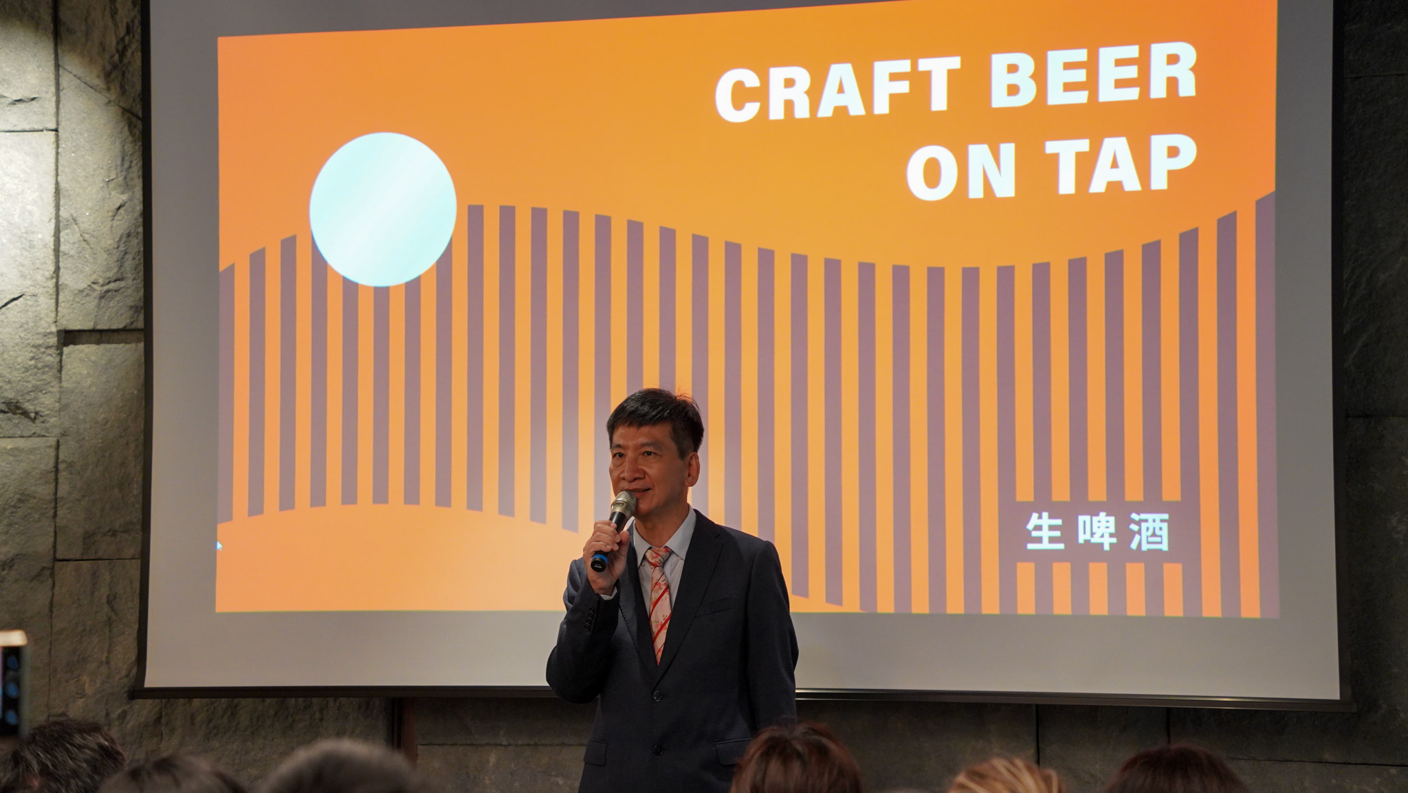 啤酒頭釀造董事長葉燦昇表示，酒廠結合生產、觀光、教育三重目標，藉由開放啤酒生產線與導覽解說，向大眾推廣啤酒文化與釀造科學。