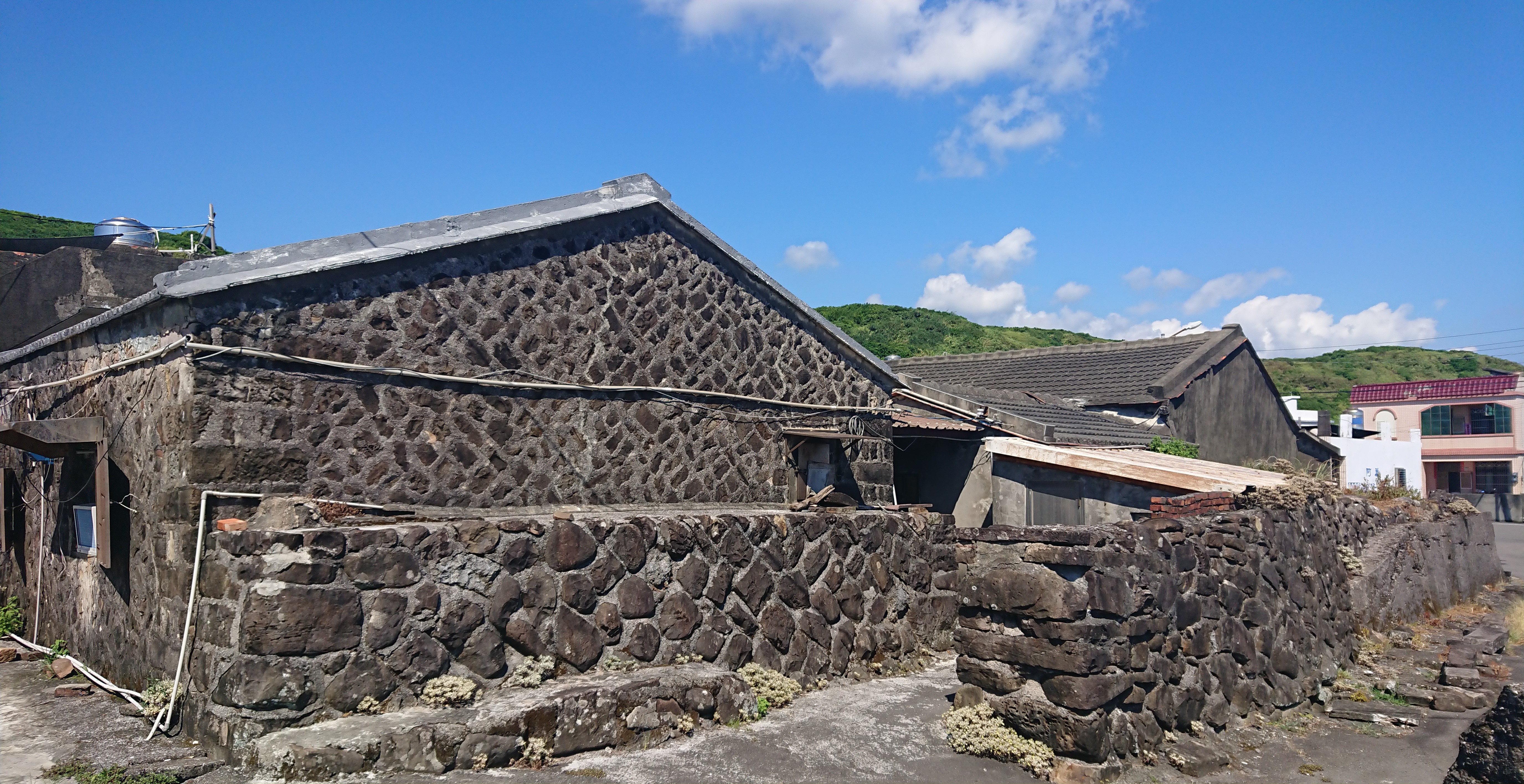 保留傳統石頭屋的馬崗漁村