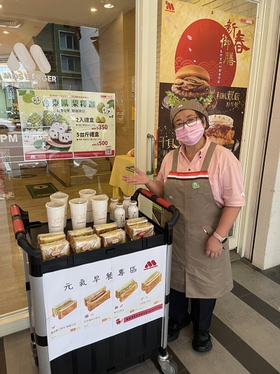 從櫃姐退休的方姐,樂於從摩斯再出發。