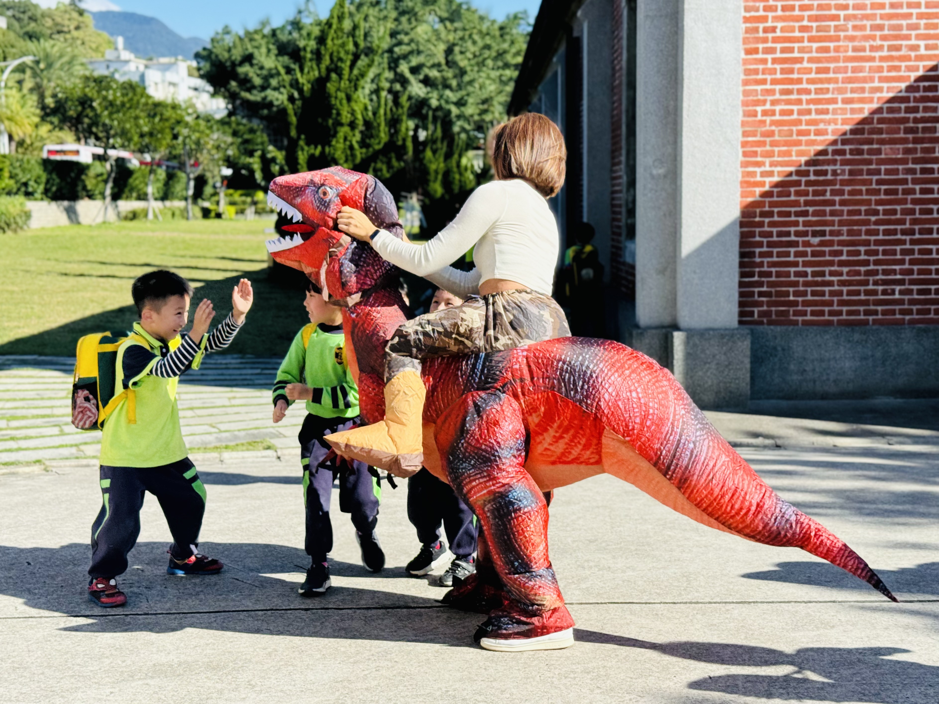 淡水古蹟博物館推出農曆新年活動「我是馴龍王」，讓全家大小都能一圓騎恐龍的夢想，在龍年一起成為人中之龍！
