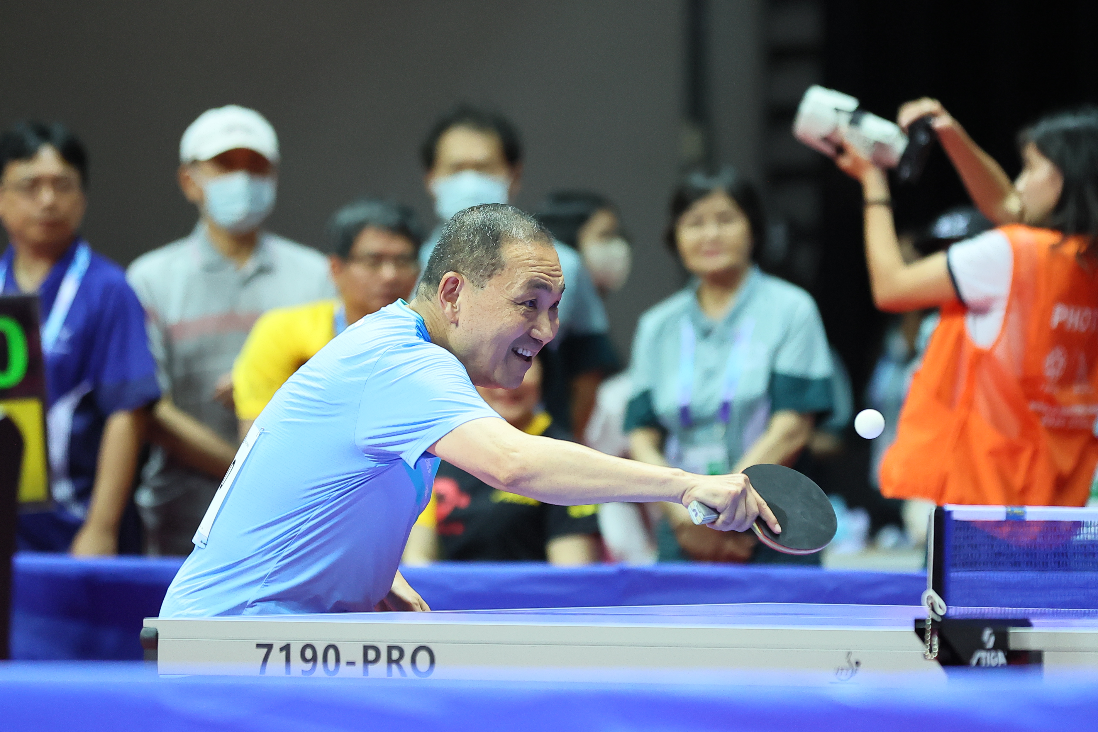 今(22)日侯友宜出賽世壯運桌球休閒男子單打60歲組