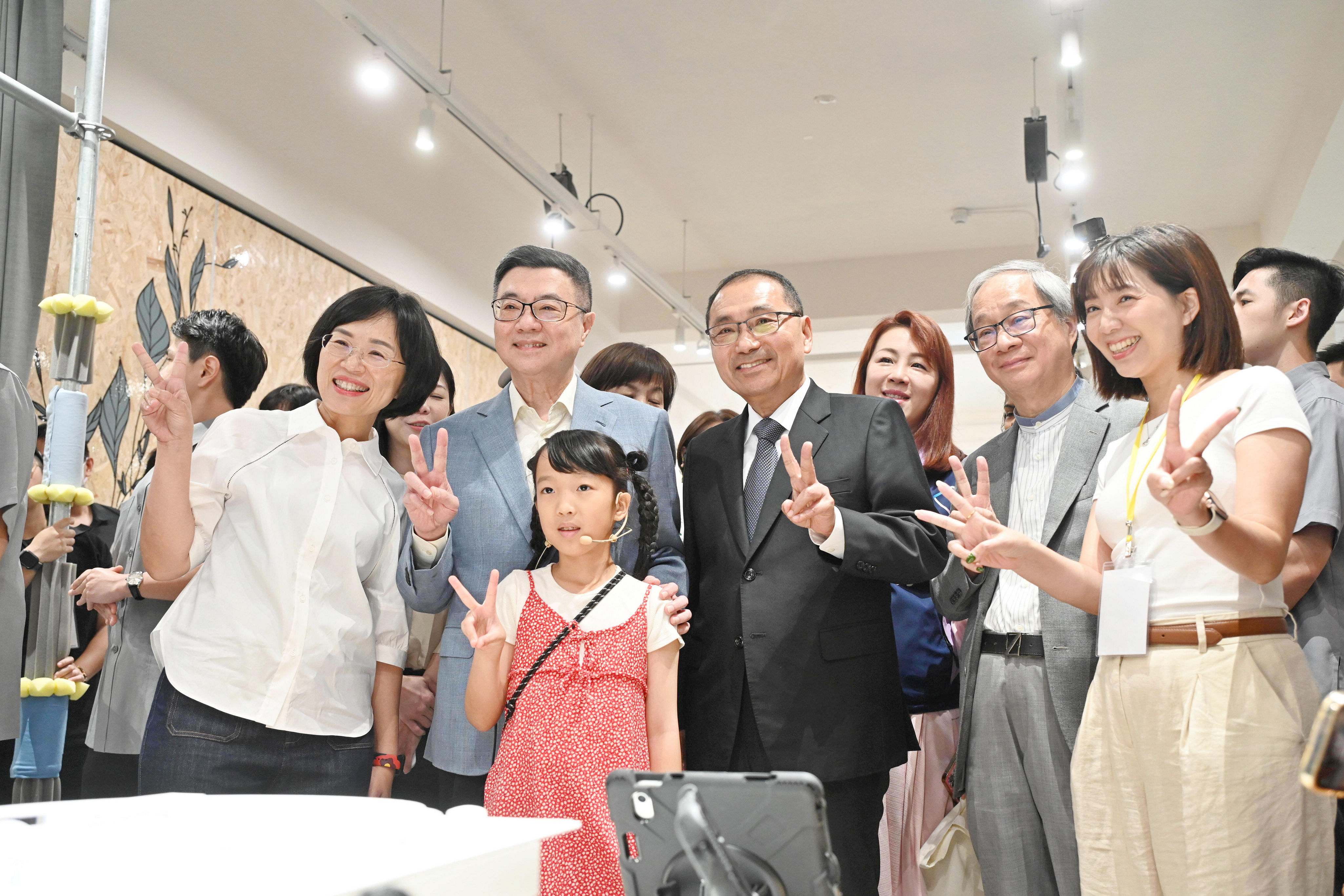 新北市府團隊在建造申請資料、都市設計審議上會積極與中央合作,更重要的是讓國家兒童未來館能連結交通及社區建設。