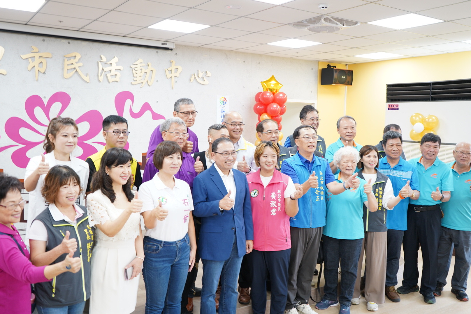 圖說:6樓的板橋區街內五里市民活動中心也在今天共同啟用,提供周邊留侯里、流芳里、赤松里、黃石里及挹秀里等五里民眾活動休憩空間;內部則規劃有桌球室、韻律教室、體健設施、多媒體影音設備,未來將整合社區長照、里民聯誼等促進地方共融的新據點。