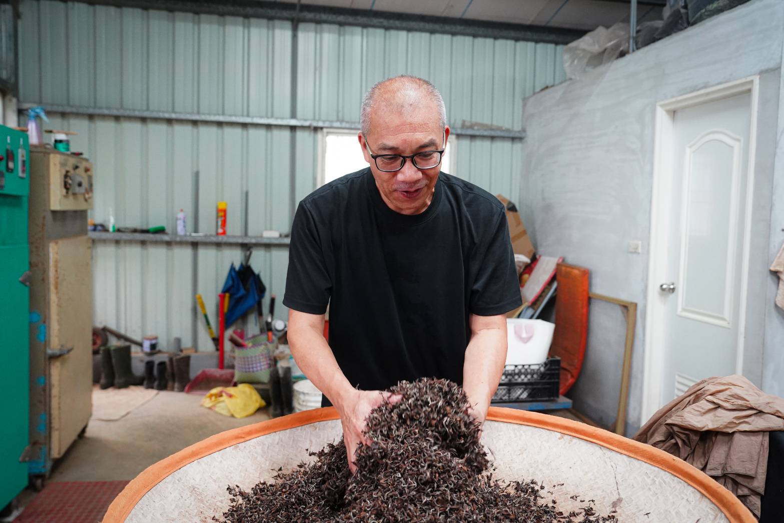 本屆特等獎得主粟益民經營三芝製茶所
