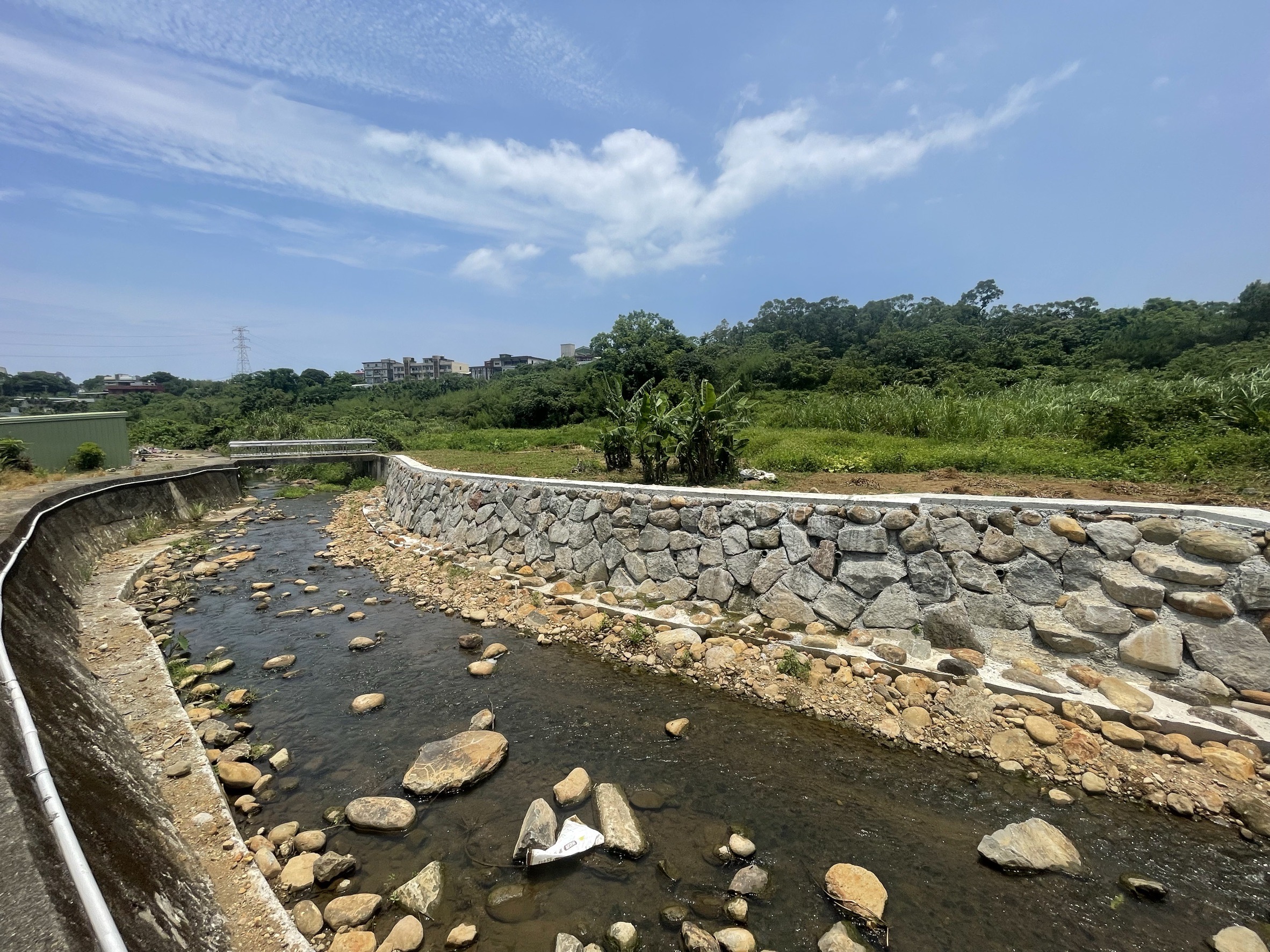 興仁溪護岸以漿砌石修復取代原乾砌石,避免土壤持續流失