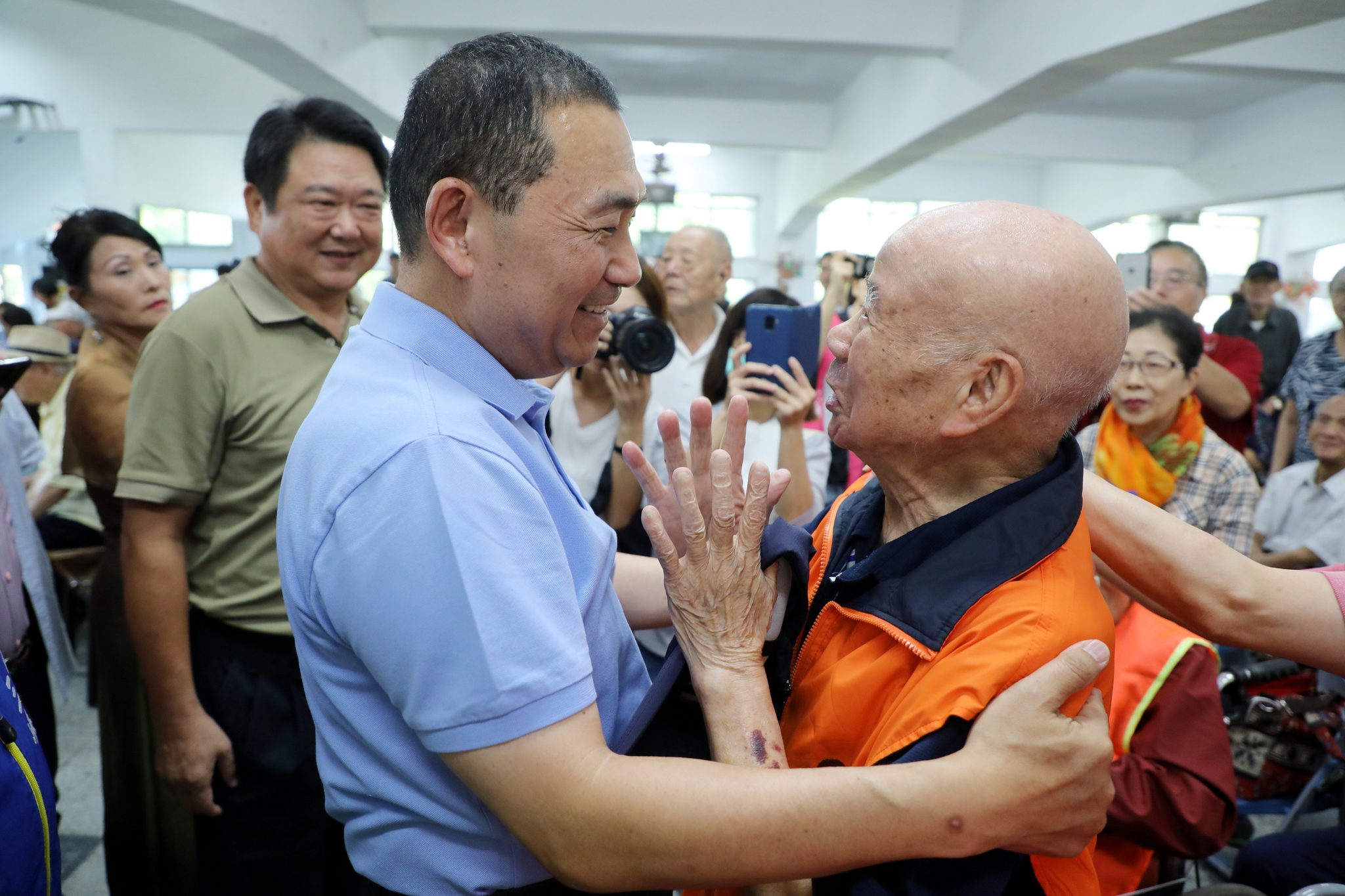中秋佳節將至侯友宜市長訪視榮民之家