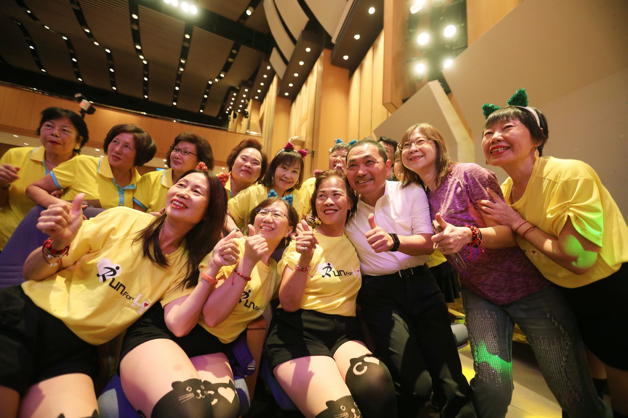 侯友宜市長出席松年大學成果展與銀髮長輩同樂，也鼓勵阿嬤帶阿公多多參加