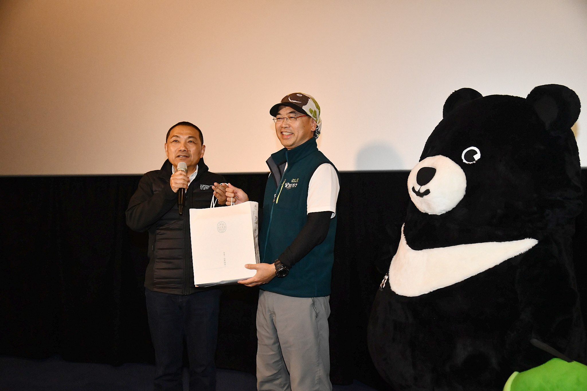 感受人熊之間的深情守候