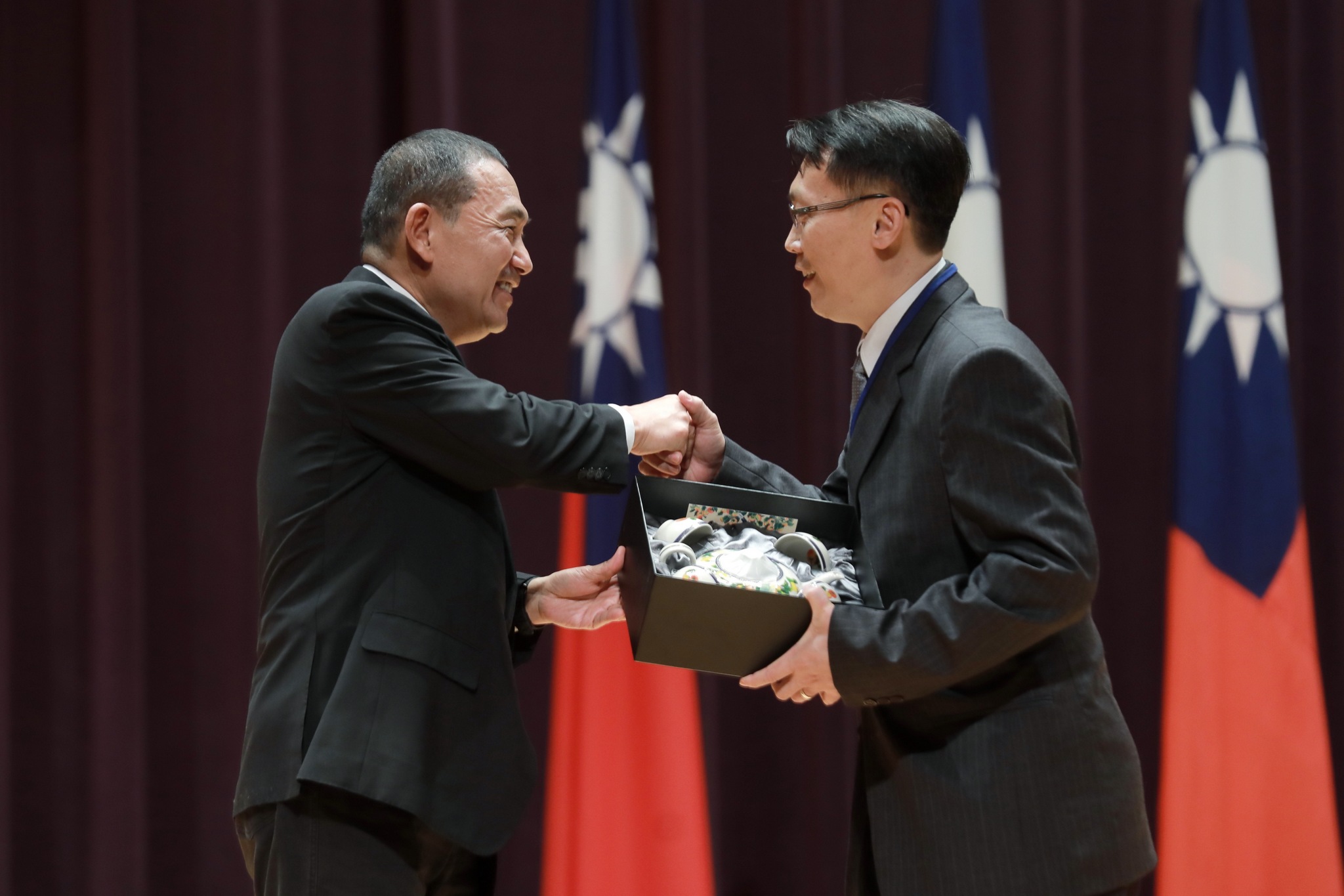 新北市109學年度新卸任校(園)長交接典禮，侯友宜市長感謝退休校長的付出