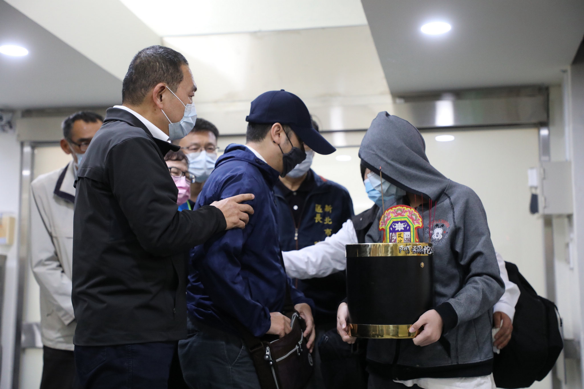 侯友宜市長慰問罹難者家屬並指示各相關局處盡全力提供協助