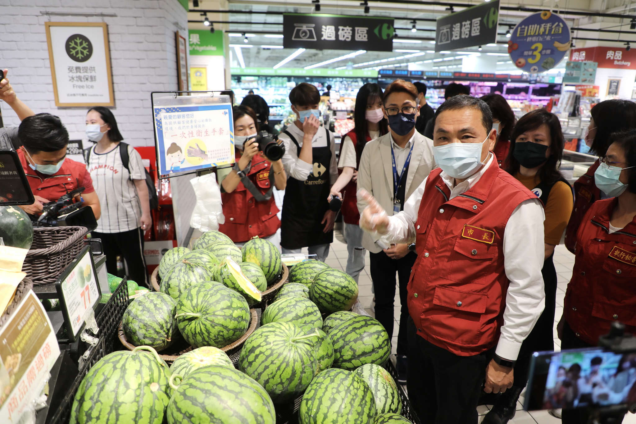 侯友宜市長視察大賣場防疫作為