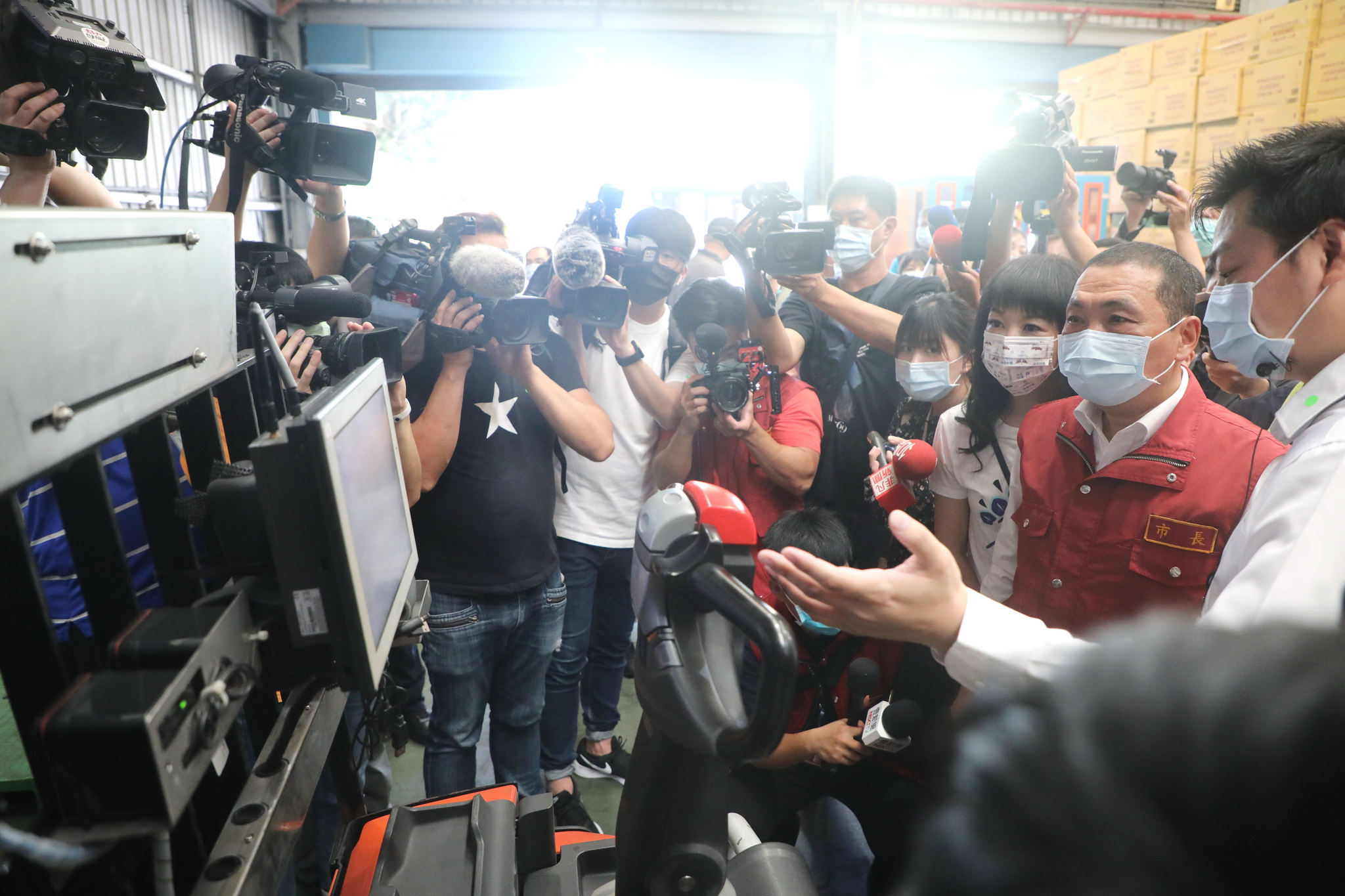 因應疫情升溫，侯友宜市長關心民生用品與防疫物資存貨