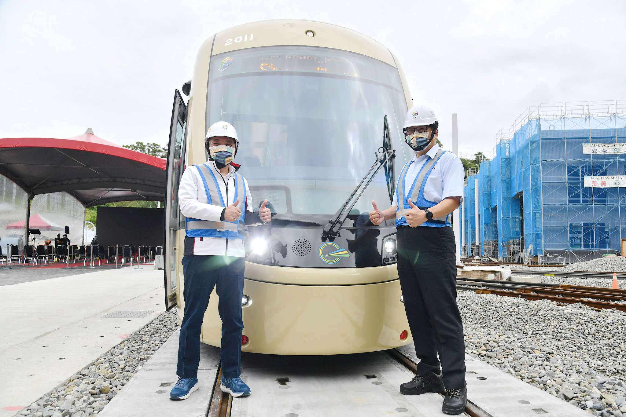 安坑輕軌首列車登「廠」