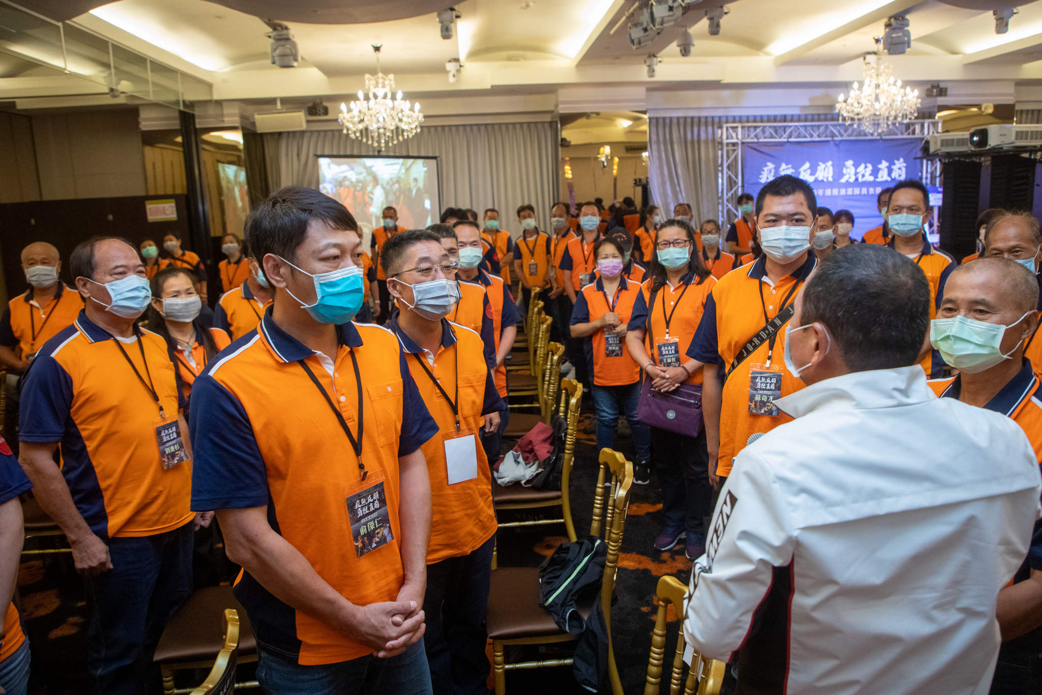 侯友宜市長表揚績優清潔隊員，並再三叮囑要把身體照顧好