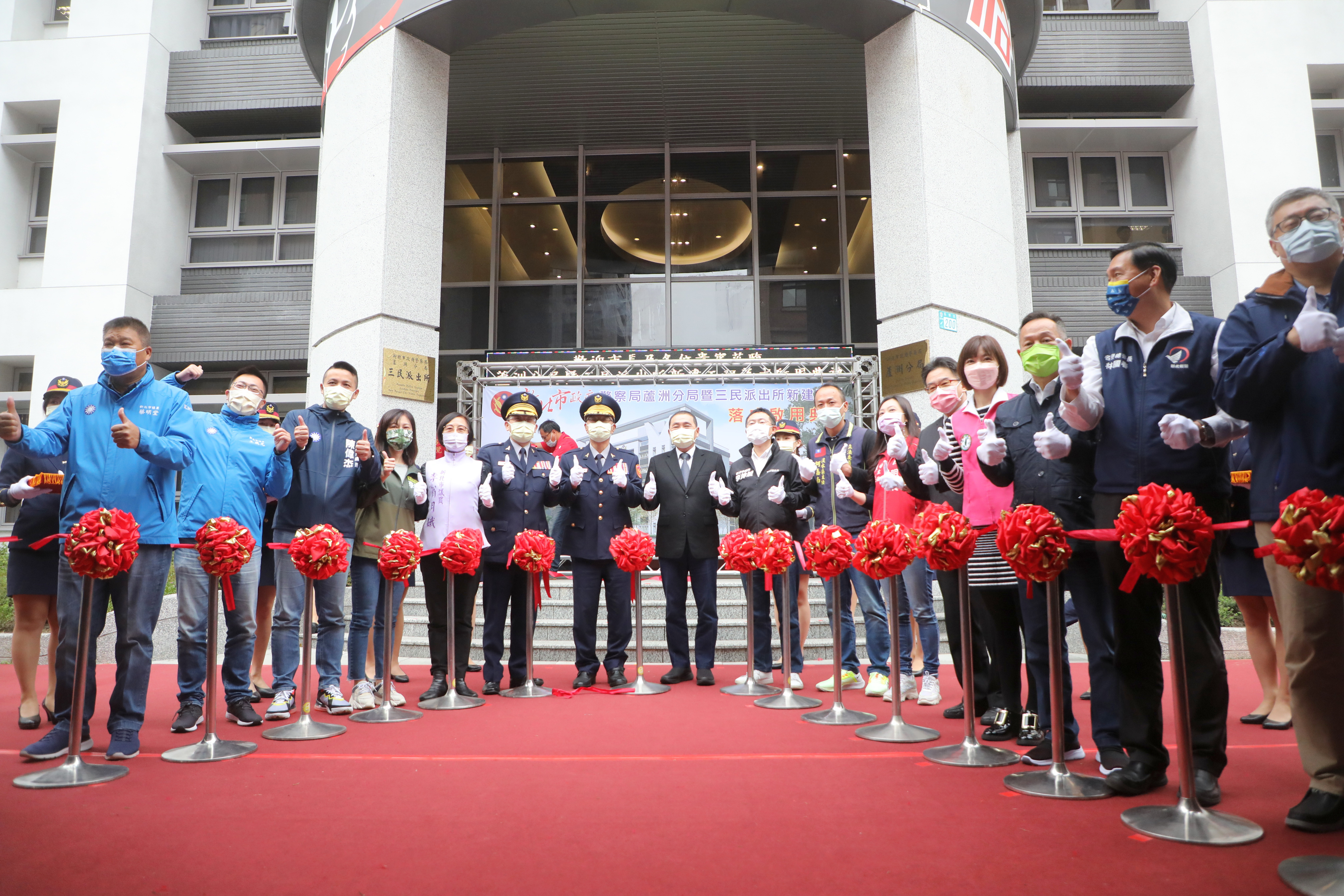 侯友宜市長與現場貴賓合影留念