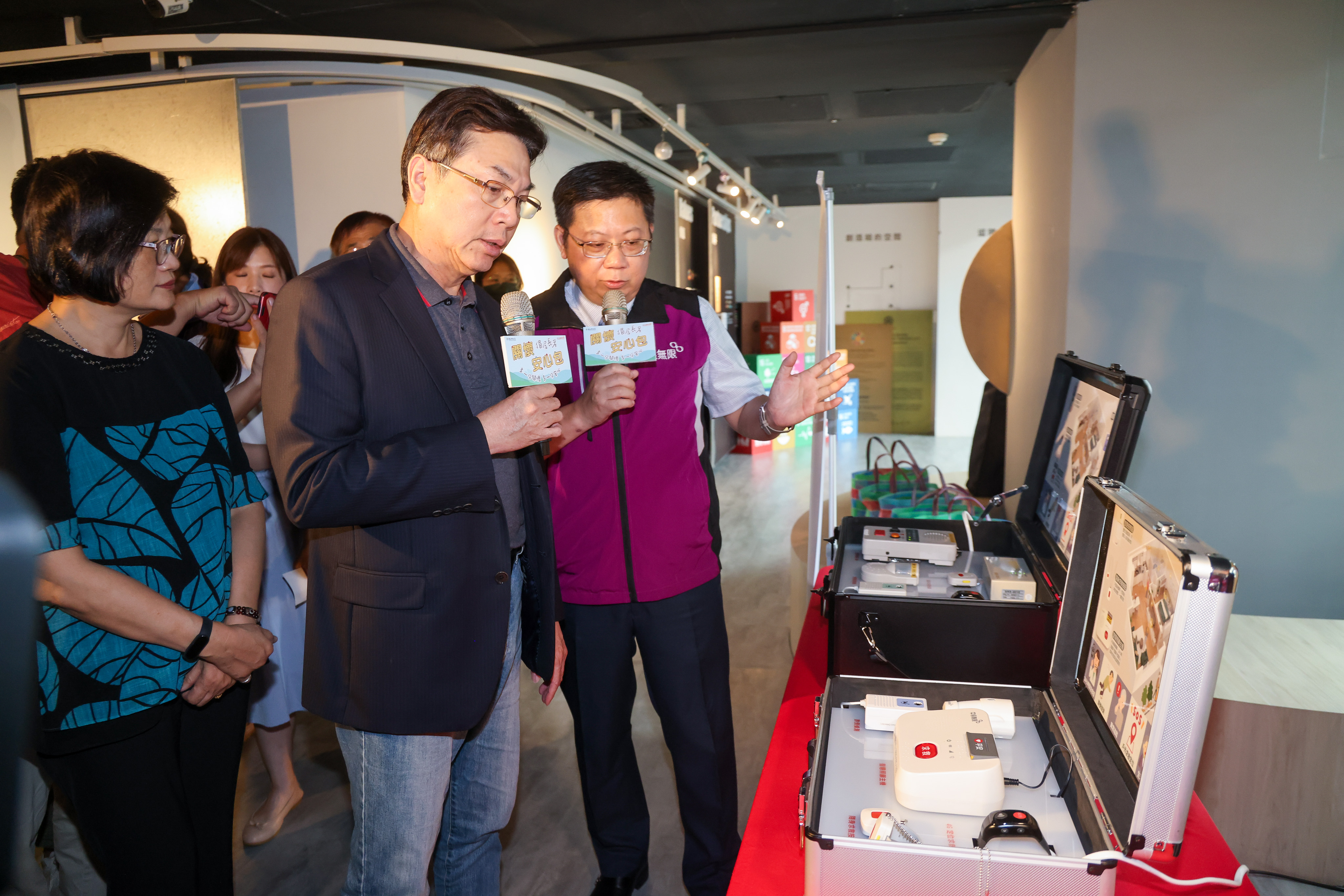 新北市關懷獨居長者居家安全，透過強化關懷訪視，運用智慧科技與服務，建構高齡友善的居住與社會環境