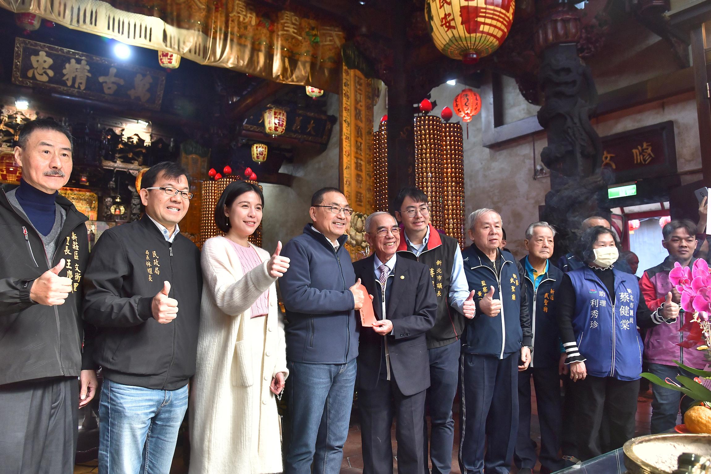 市長今(11)日來到新莊地藏庵、慈祐宮、武聖廟及後港昭德宮走春。