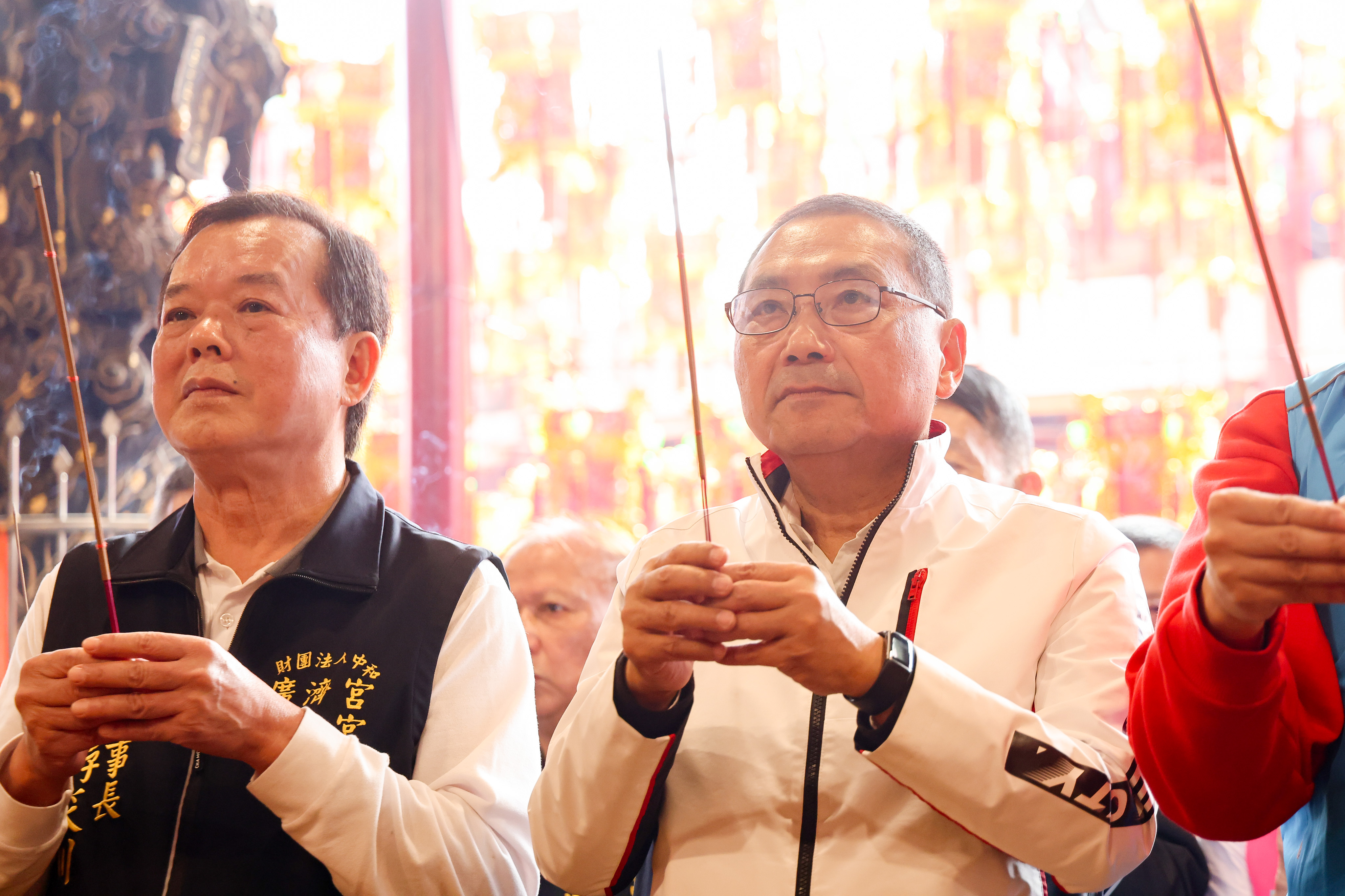大年初三侯友宜至中和廣濟宮及福和宮參拜祈福，祈求眾神庇佑國泰民安。