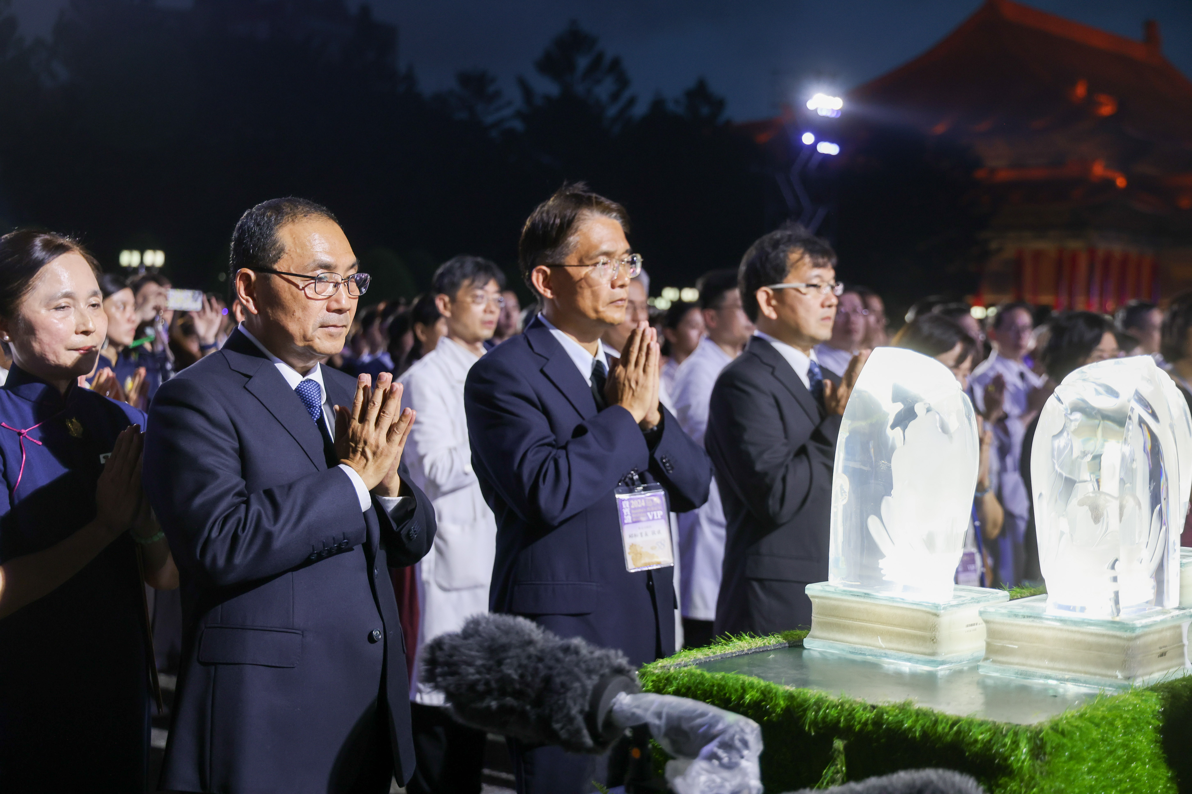 侯友宜出席浴佛大典為民祈福