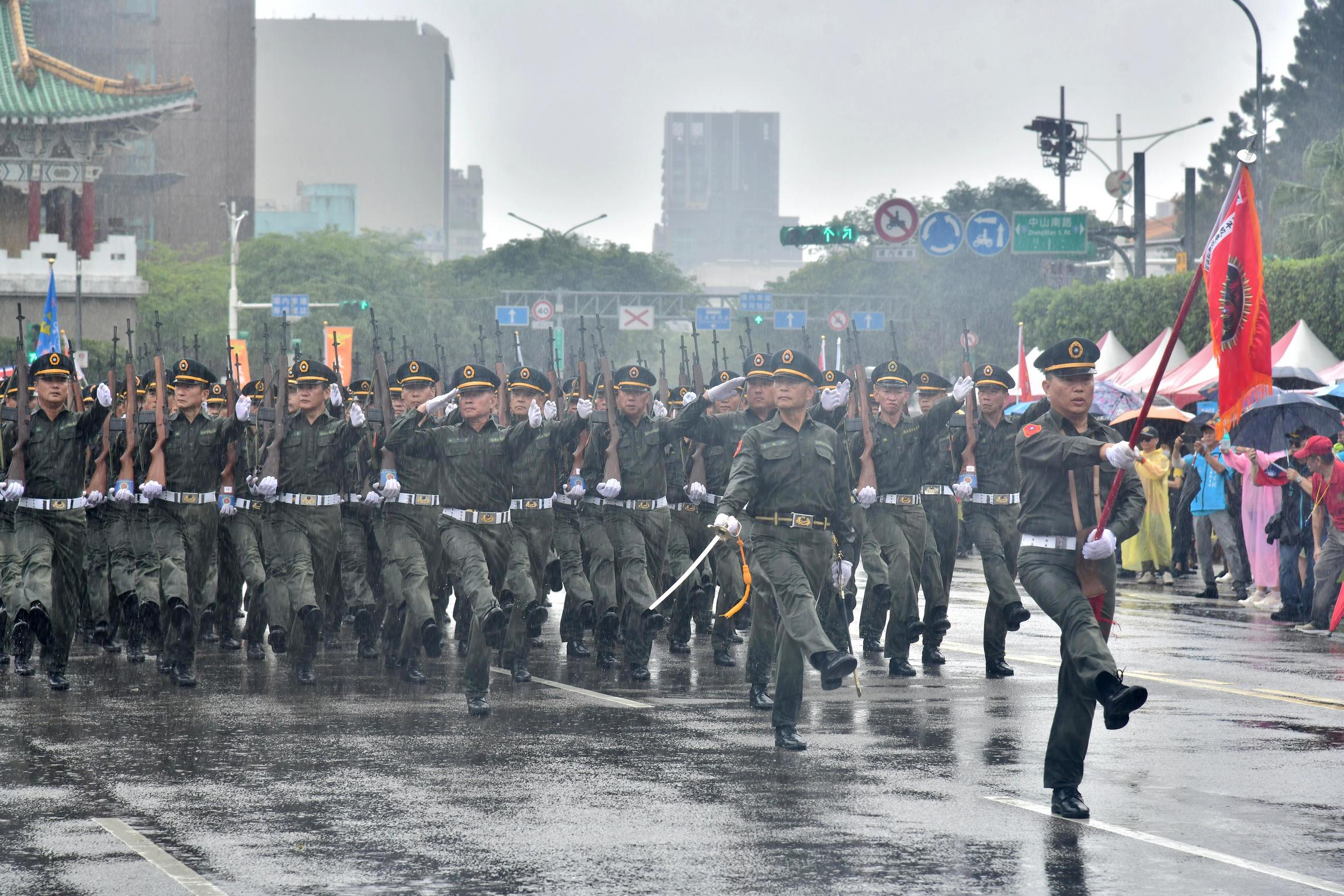 為慶祝黃埔百年校慶，陸軍軍官學校校友總會舉辦全民國防嘉年華活動