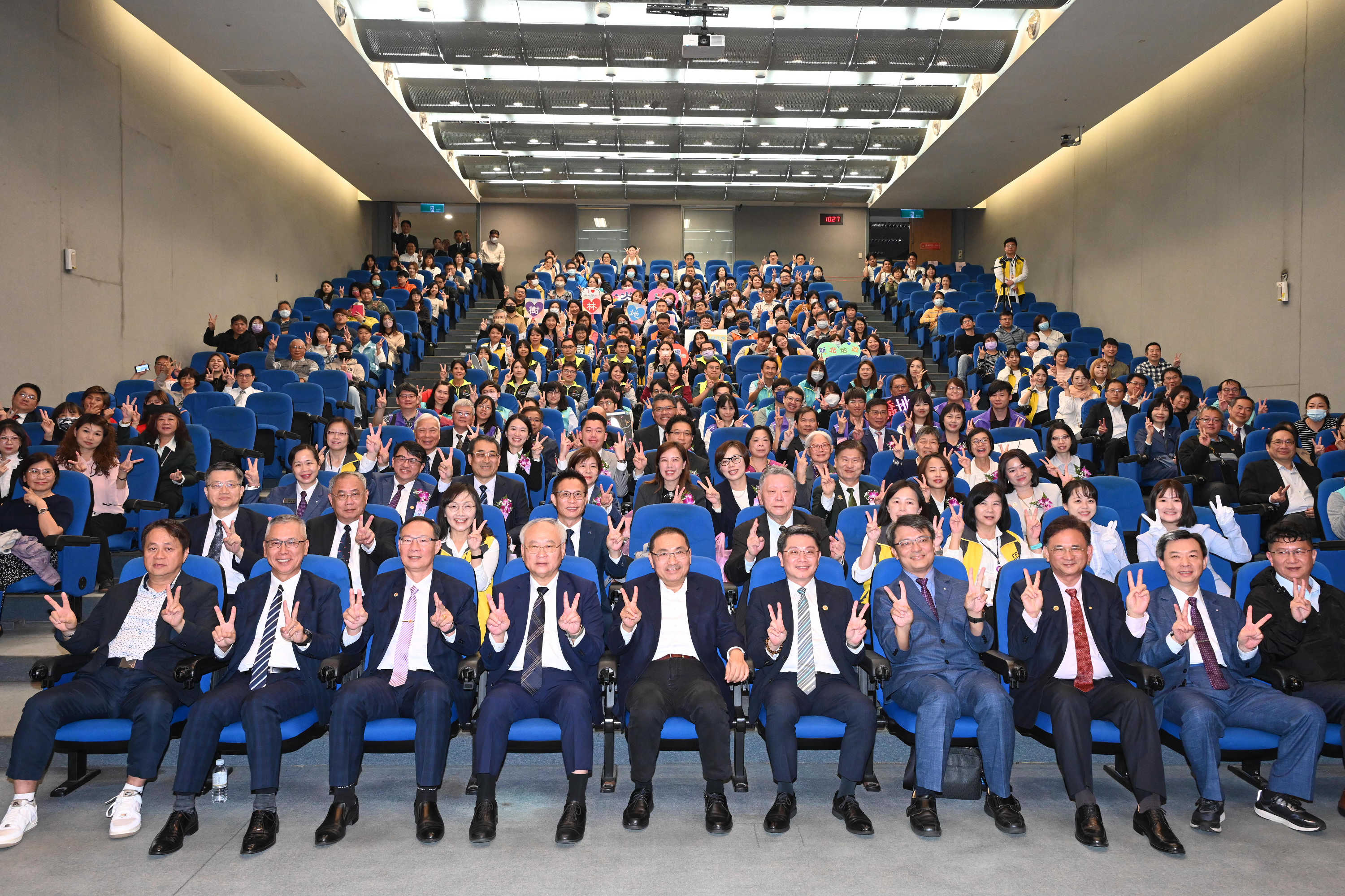 侯友宜今(6)日出席113年新北市地政業務績優機關暨人員表揚大會