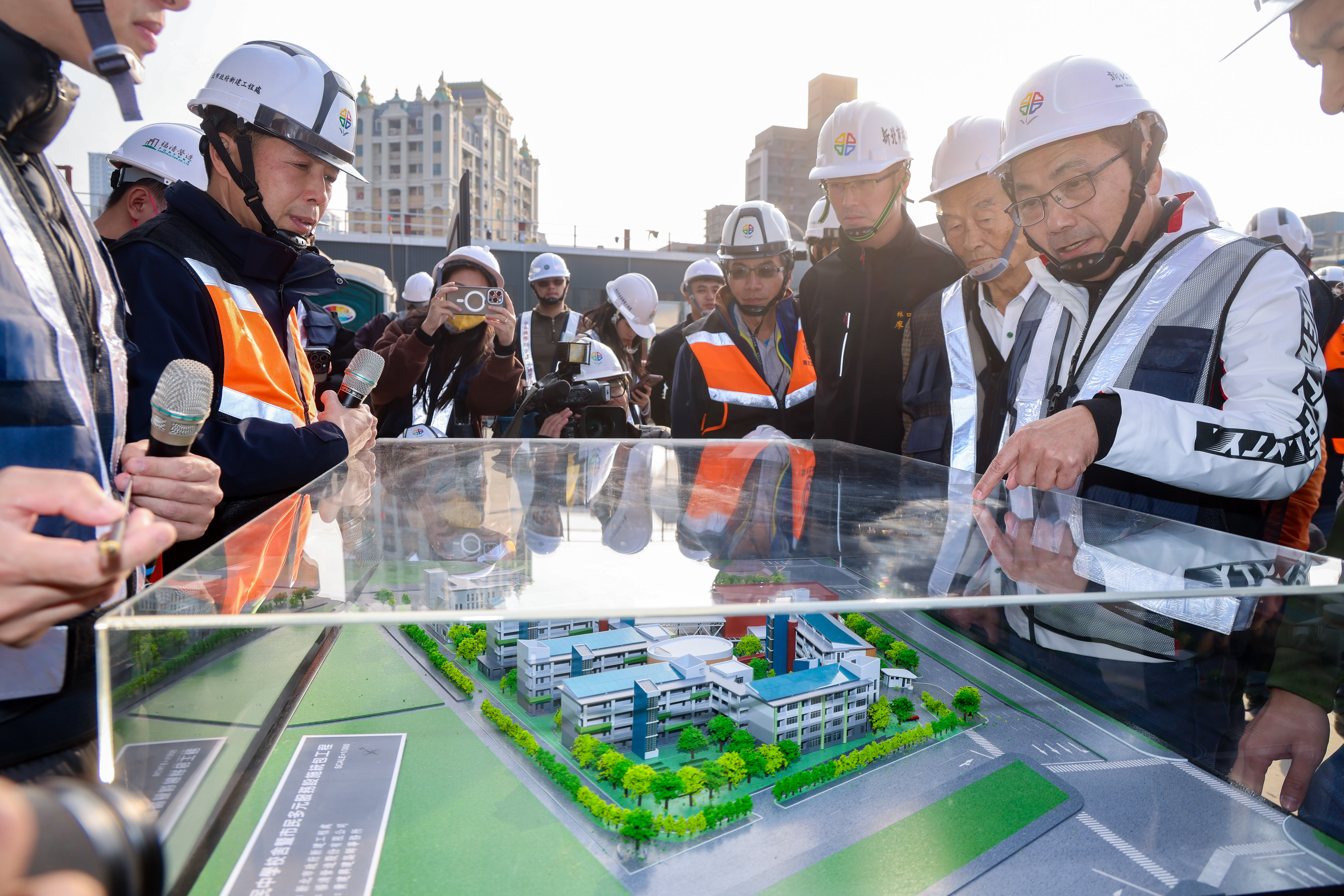 侯友宜視察「林口區南勢國民中學校舍暨市民多元服務設施統包工程」進度。