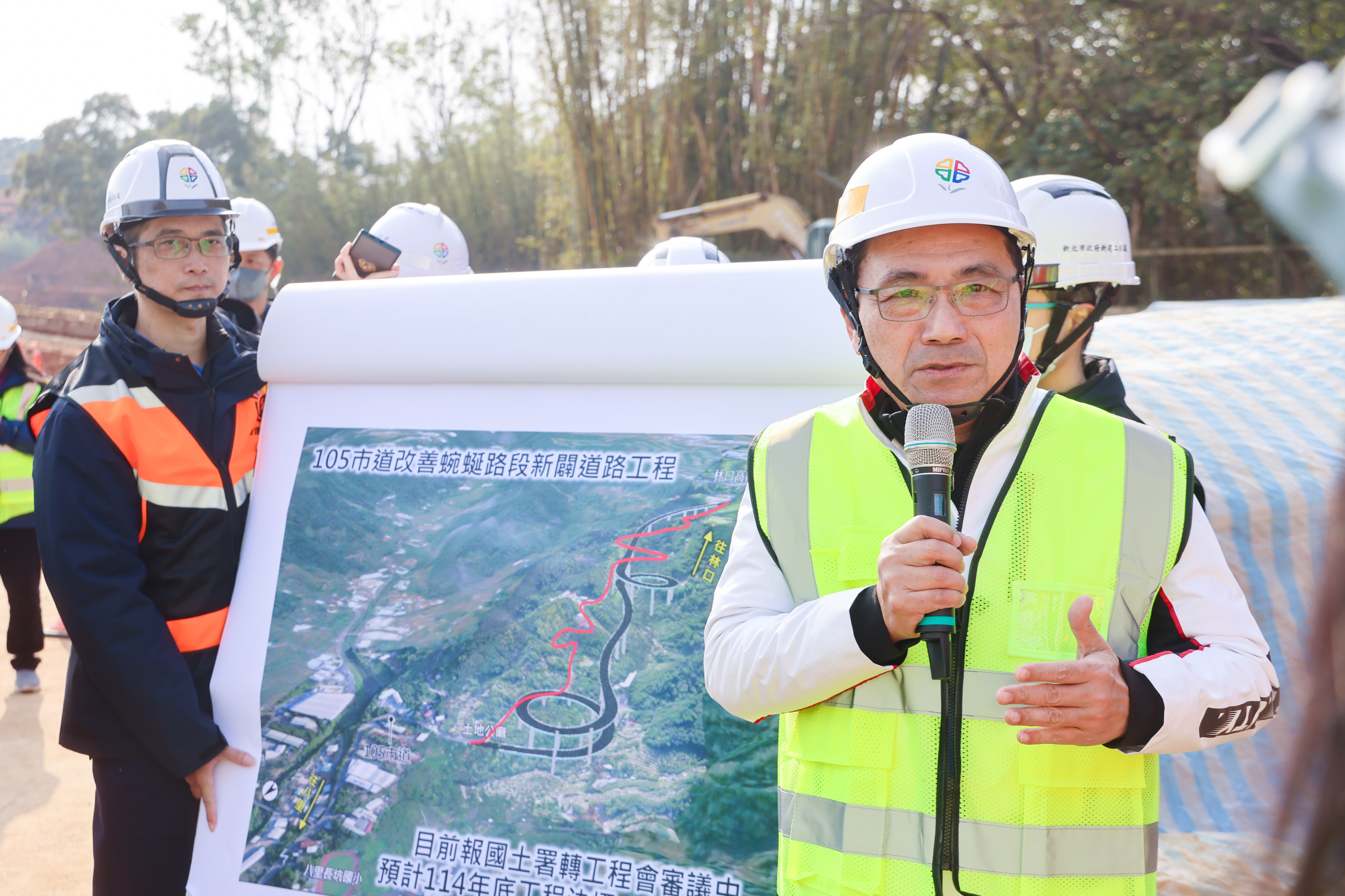 新北市長侯友宜今（20）日視察「林口區A3計畫道路新闢工程」施工進度。