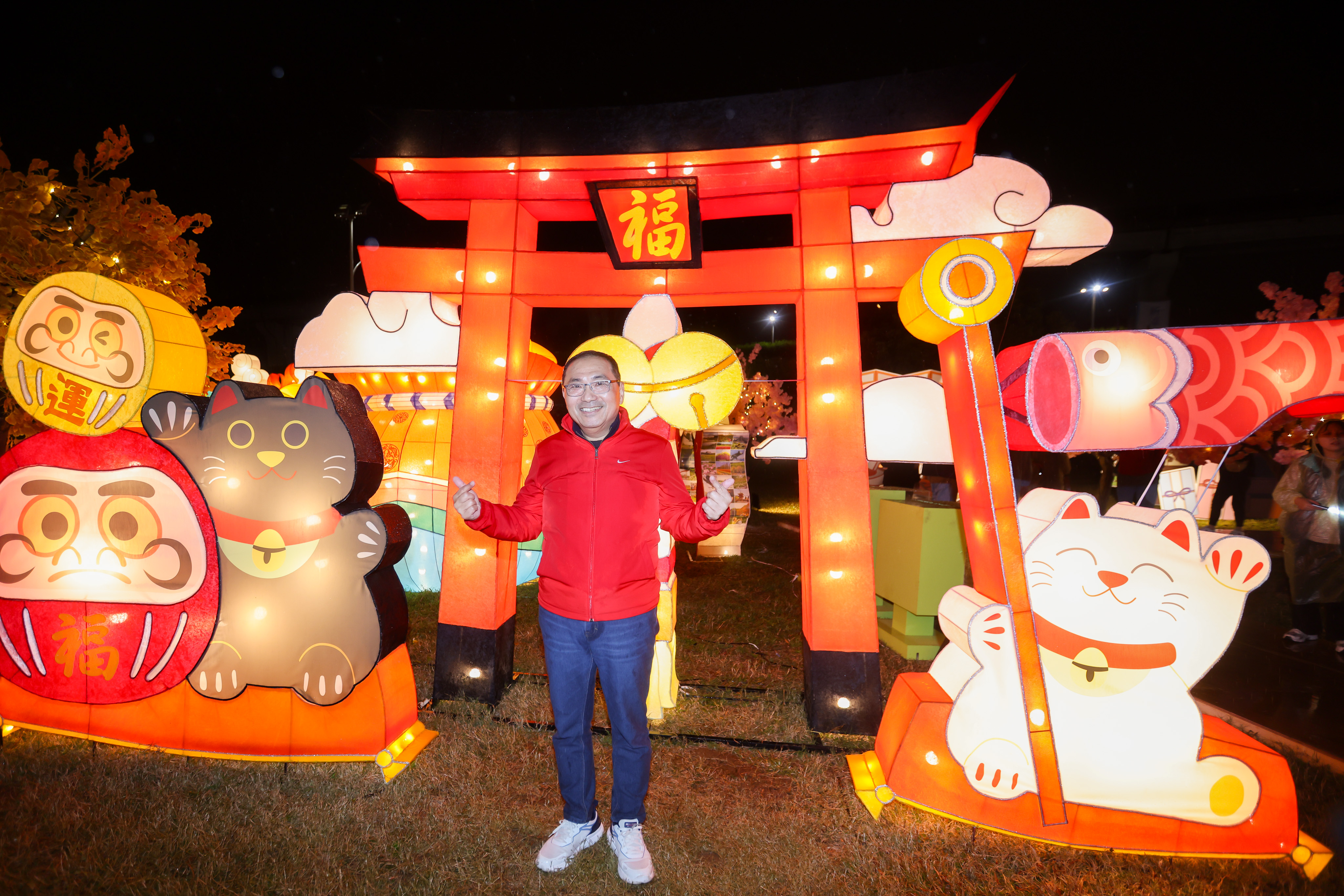 2025新北燈會以「靈蛇獻瑞 一起PLAY」為主題，侯友宜歡迎大家一同熱鬧迎元宵。