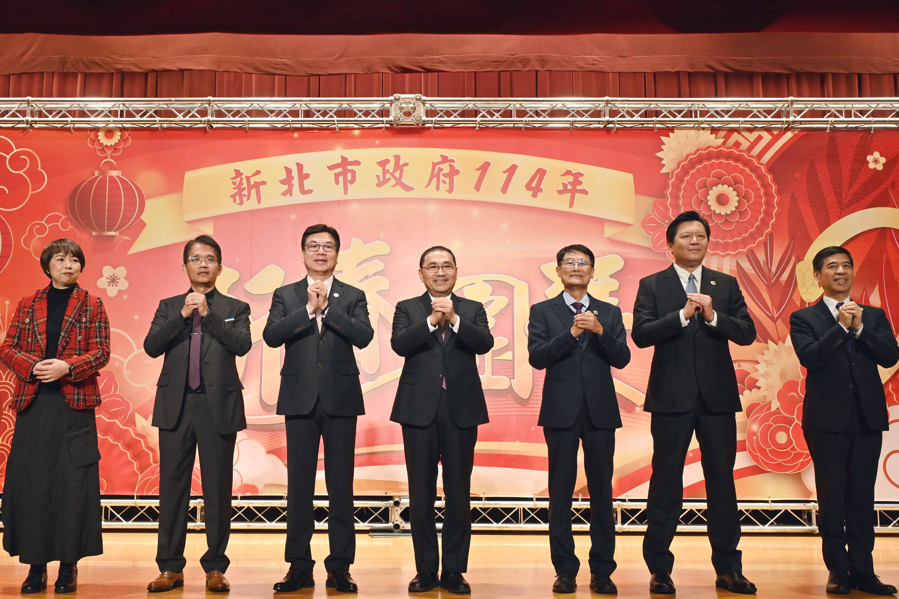 侯友宜今(3)日與市府團隊齊聚市府大禮堂參加114年新春團拜。
