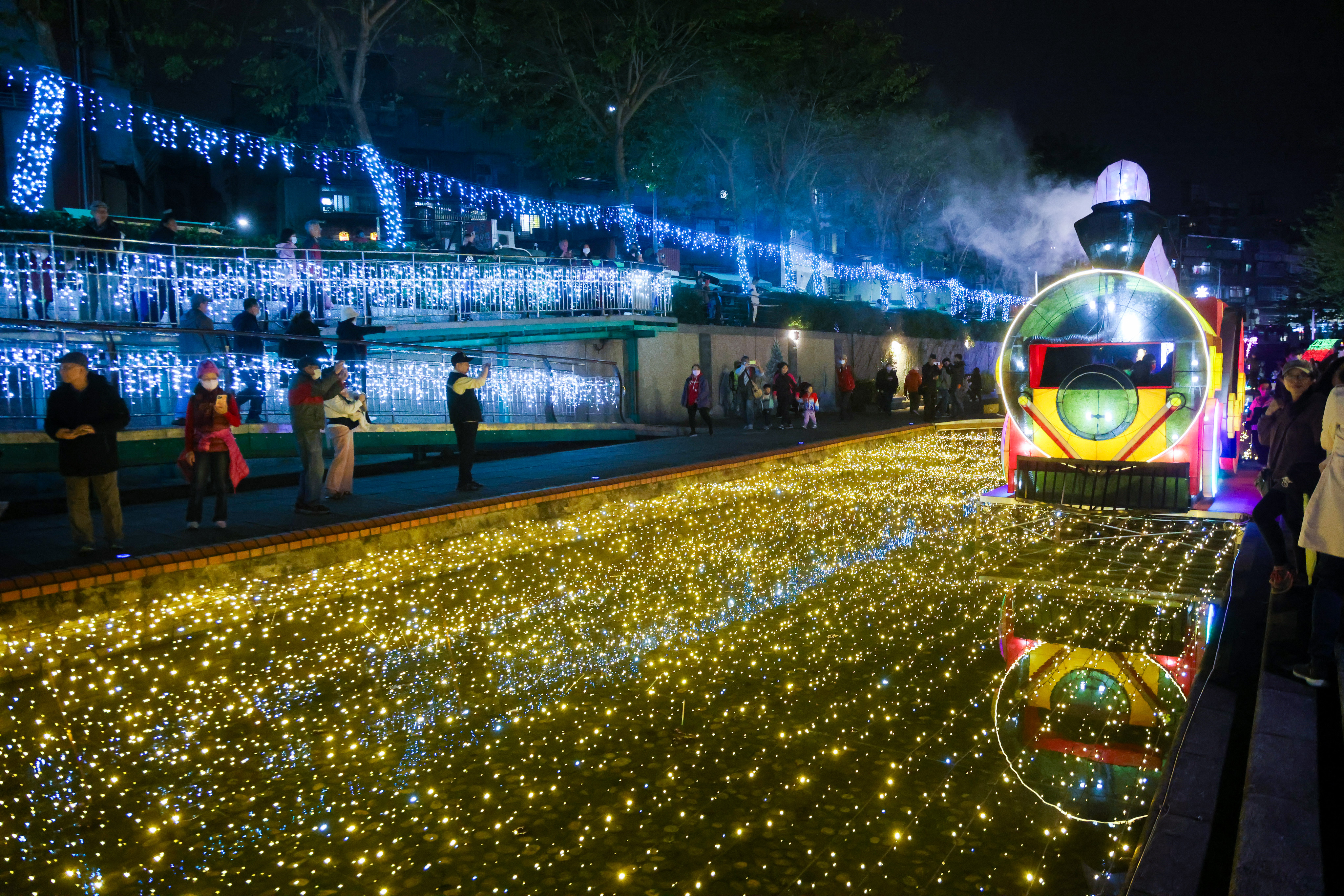 今年光雕展規劃「夢幻燈區」、「藝術燈區」、「希望燈區」與「幸福燈區」4大燈區，以超過300萬盞LED燈打造各種光雕藝術作品。