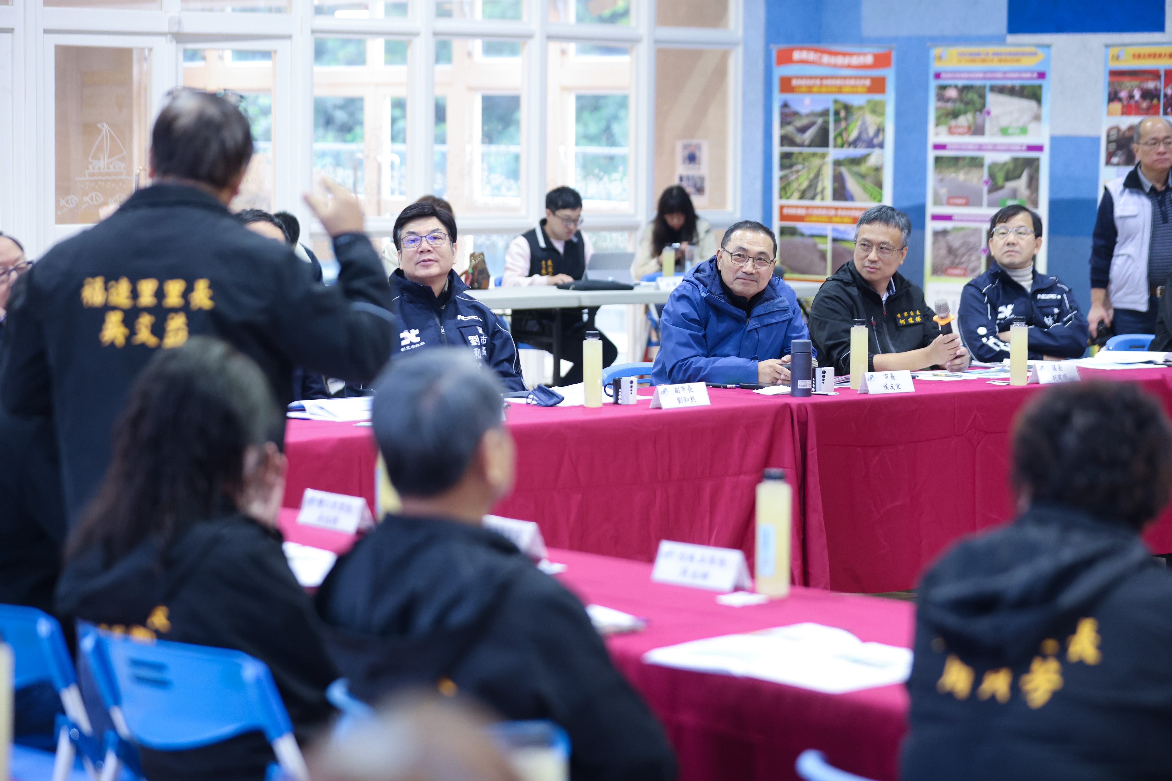 侯友宜今(19)日主持貢寮區行動治理座談會議。