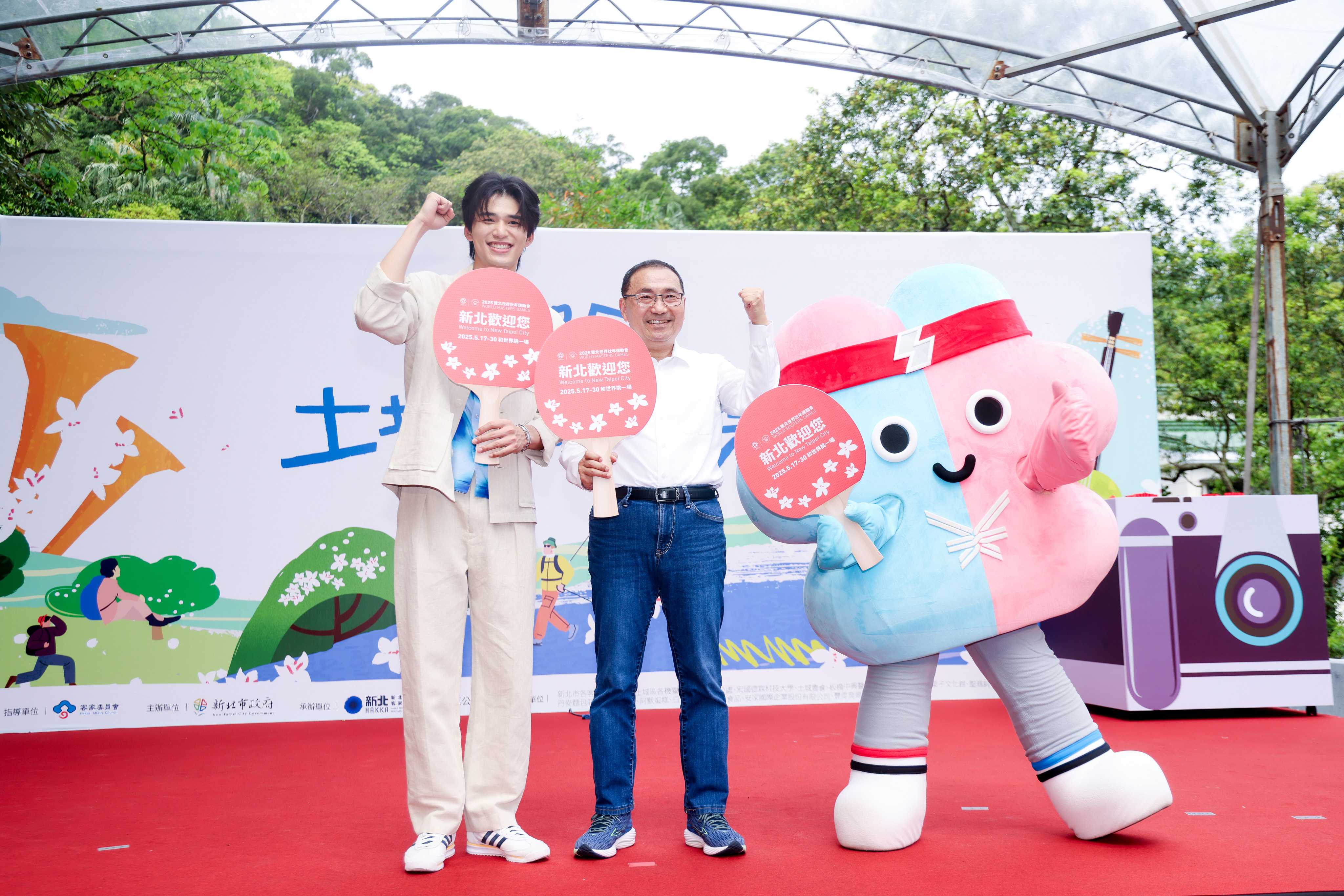 2025新北市客家桐花祭「青春桐樂會」正式登場，市長侯友宜今（19）日到土城出席開幕活動。