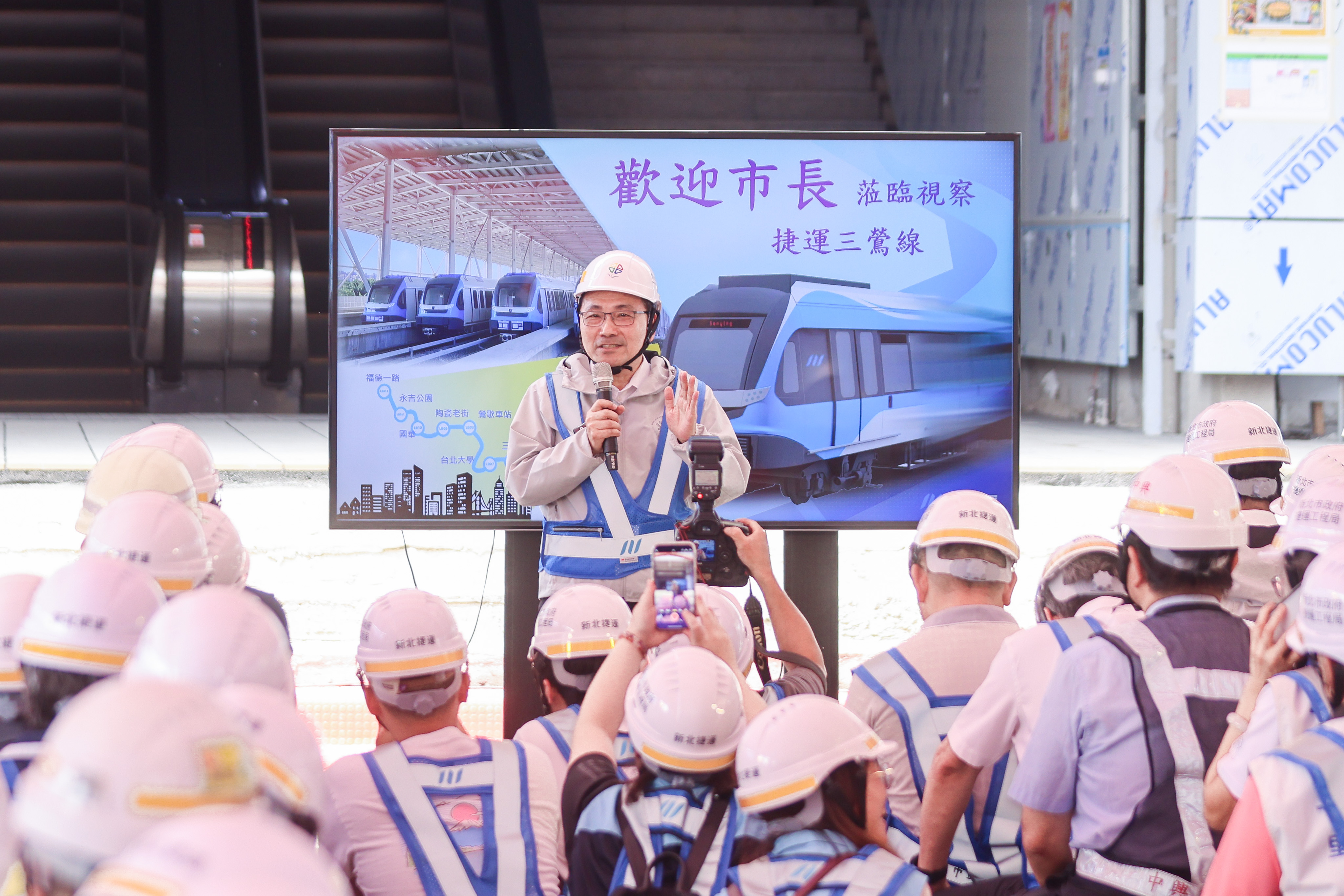 新北市長侯友宜今(21)日視察捷運三鶯線列車動態測試