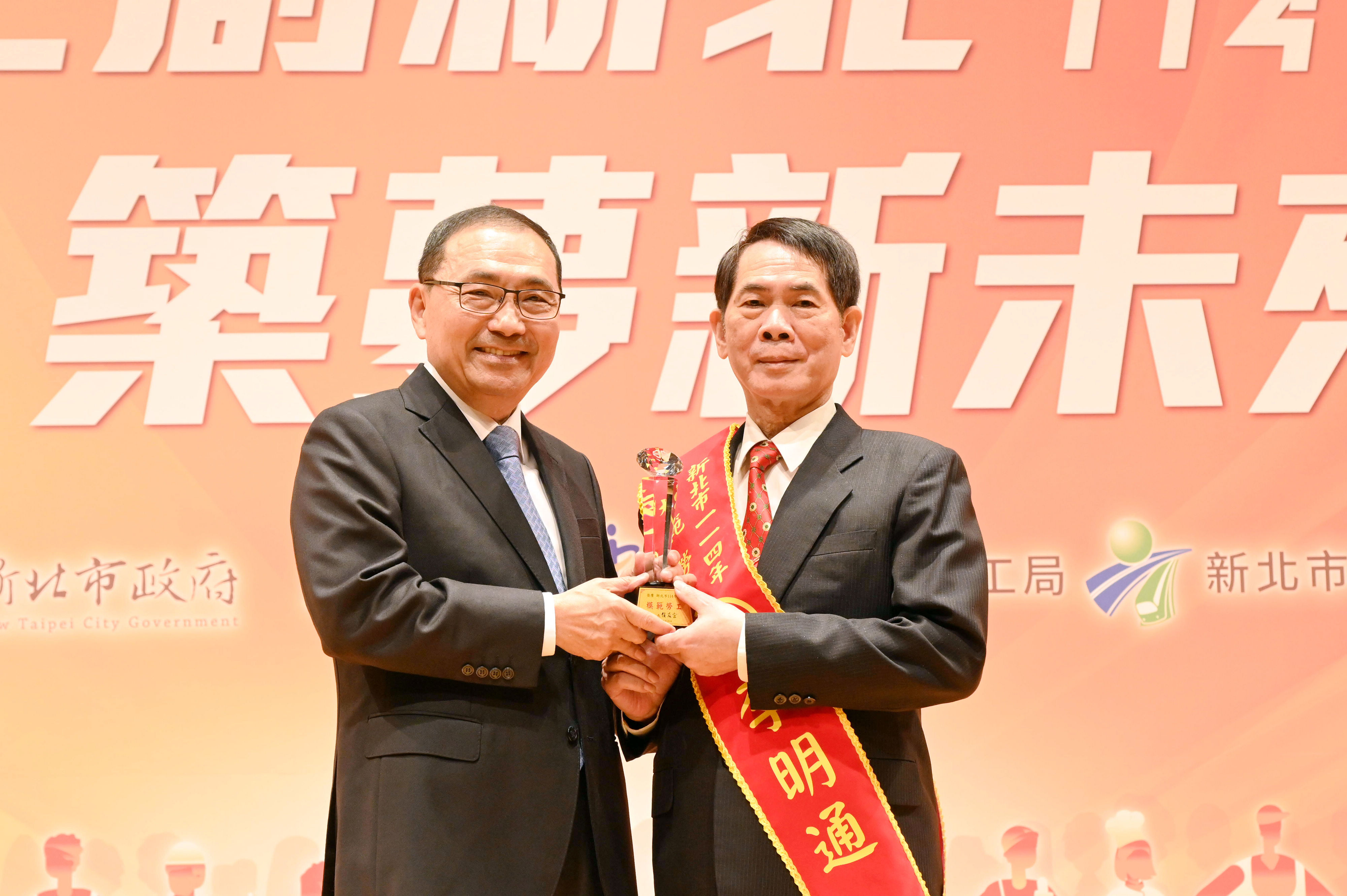 侯友宜說，模範勞工背後都有一個個溫暖人心的故事足以彰顯他們不平凡的精神