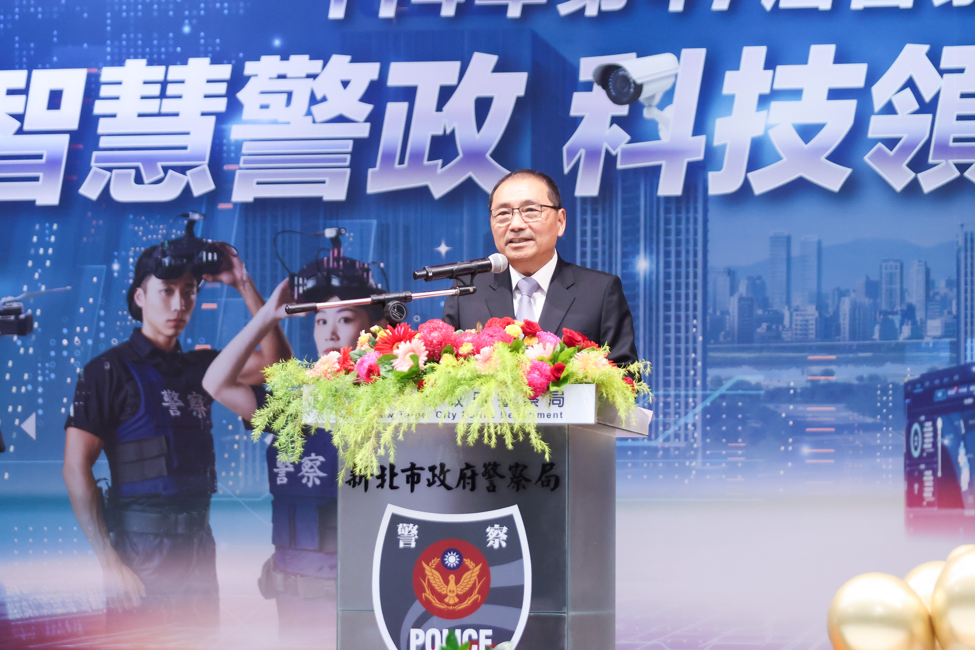 新北市政府警察局今（12）日舉行「第47屆警察節慶祝大會」，市長侯友宜出席頒獎表揚模範警察、鑑識楷模及資深績優人員。