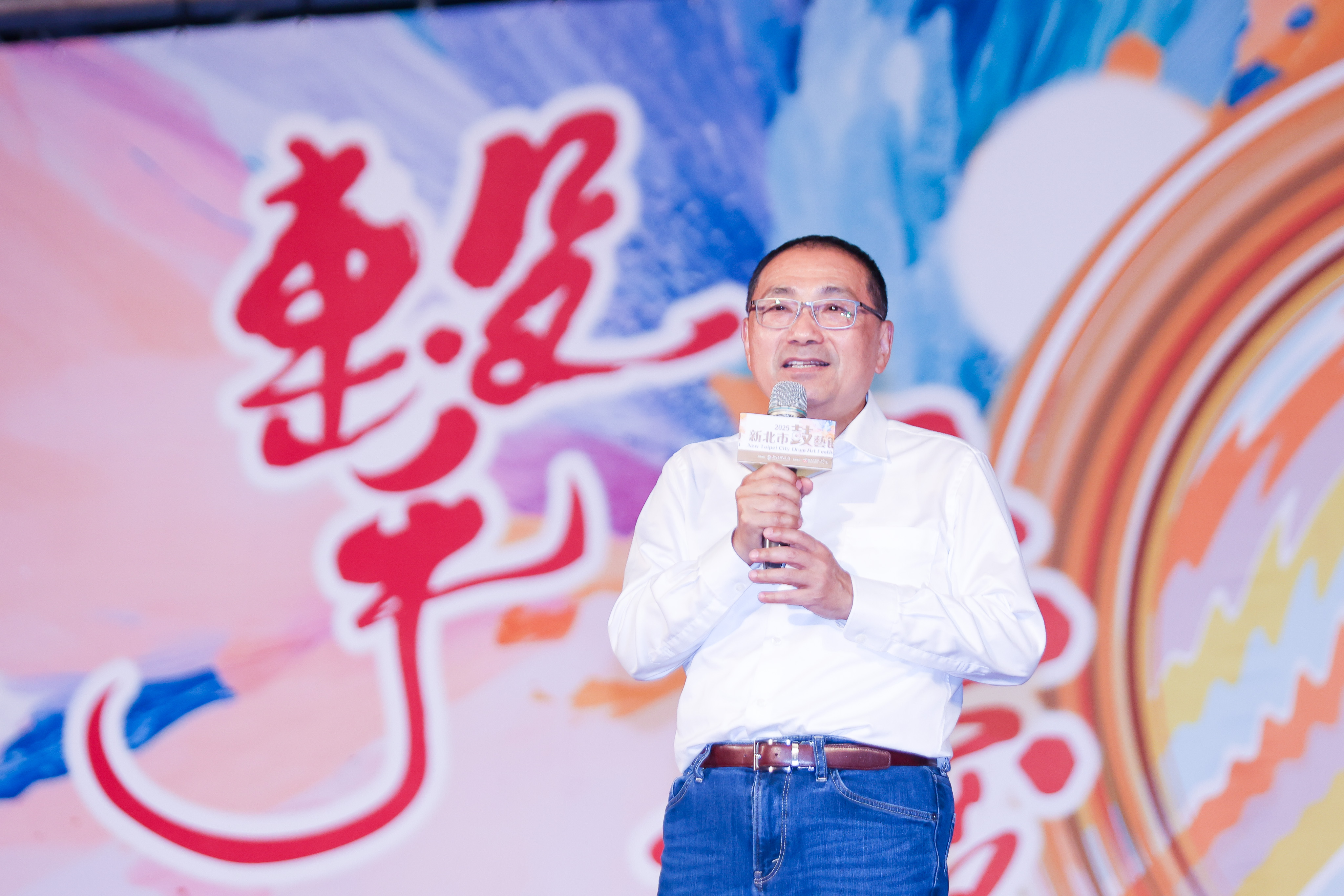 2025新北市鼓藝節今(21)日晚間在新莊體育園區陽光草坪磅礴登場。