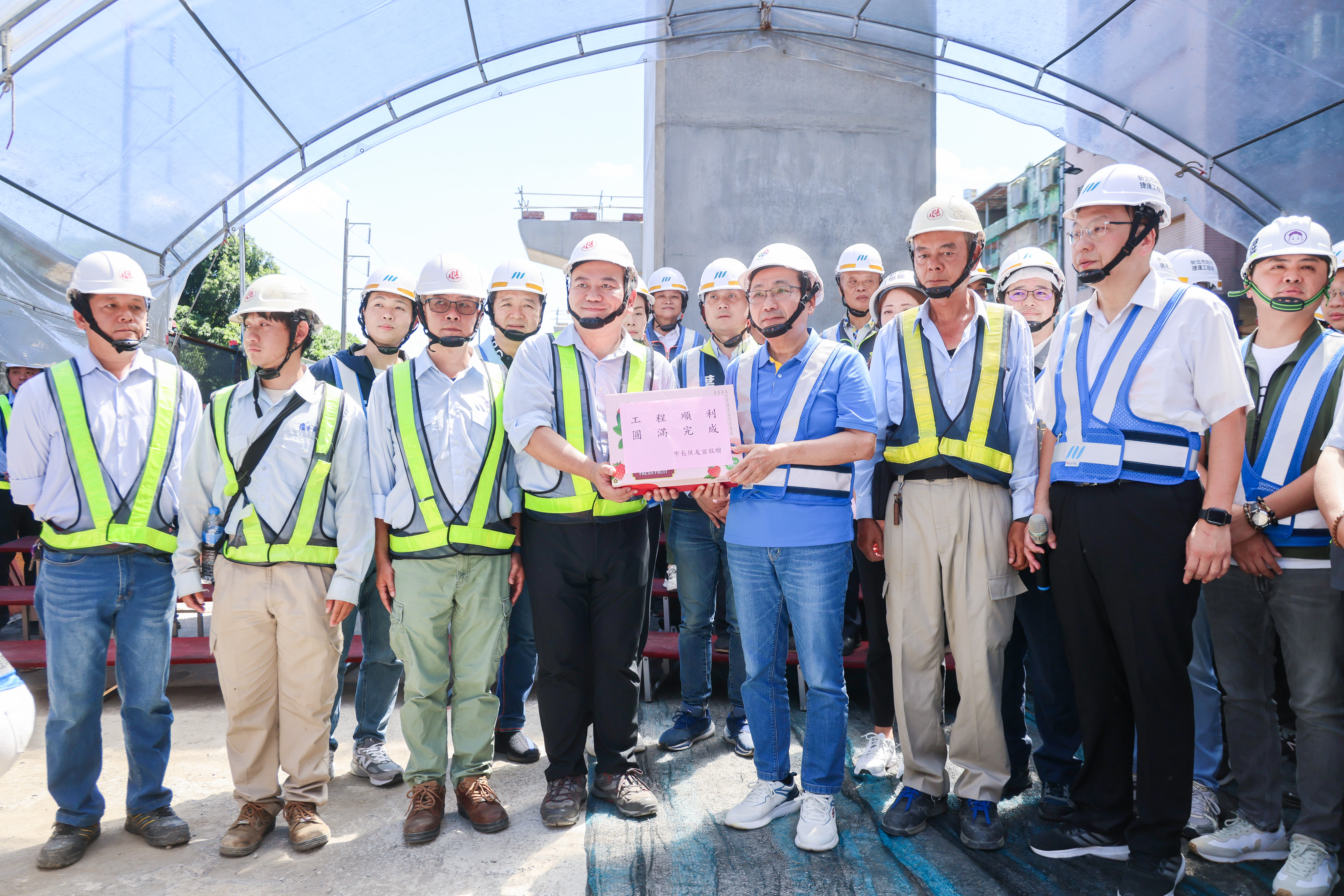 侯友宜表示，土城樹林線全長13.3公里，共設2座地下車站及11座高架車站，目前計畫進度達39.69%。