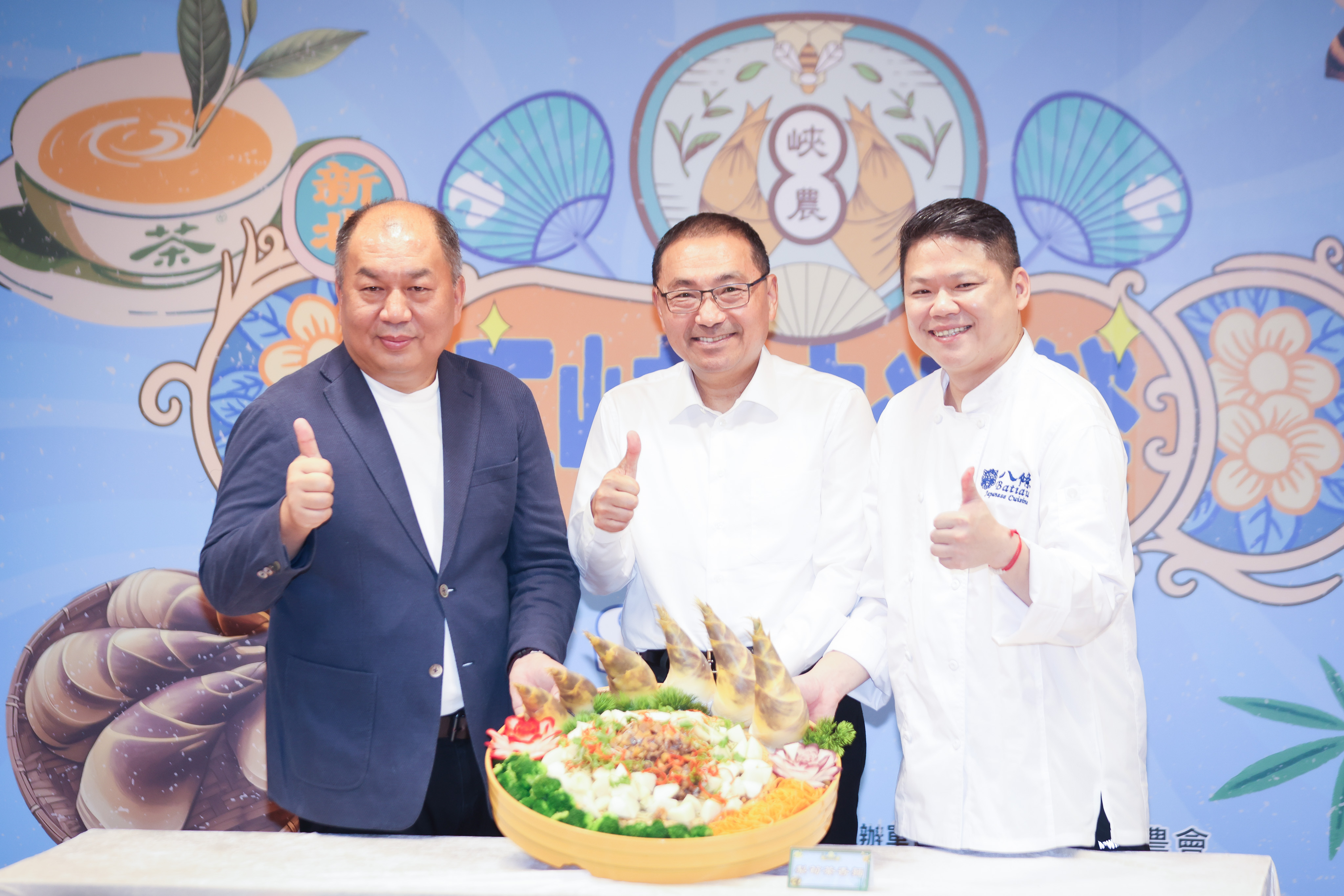 侯友宜與三峽區農會一同推廣由三峽三寶製成的特色美食。