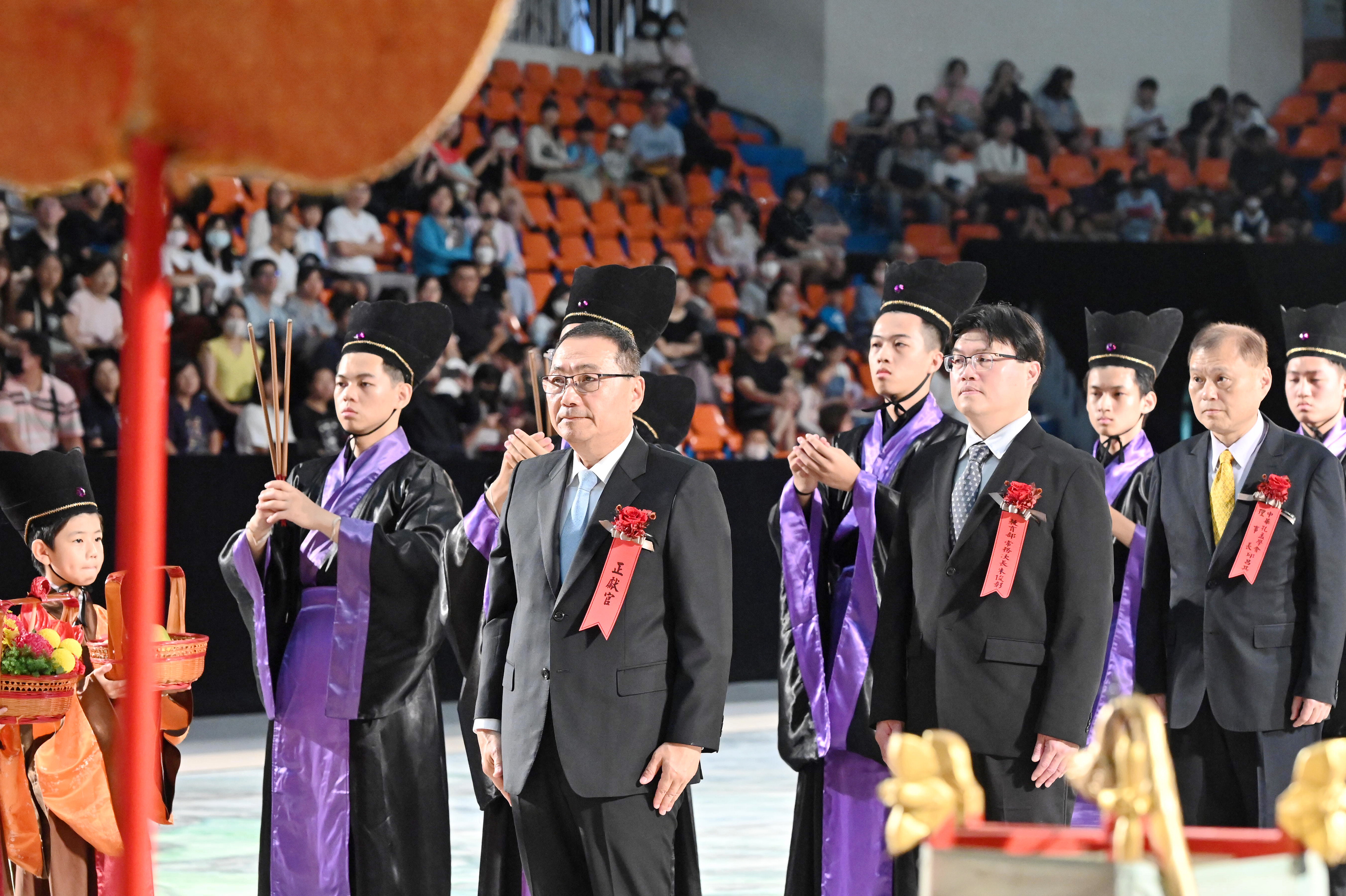 新北市長侯友宜今（14）日擔任「大成至聖先師孔子2575週年誕辰釋奠禮暨2025年教師節敬師禮」正獻官。