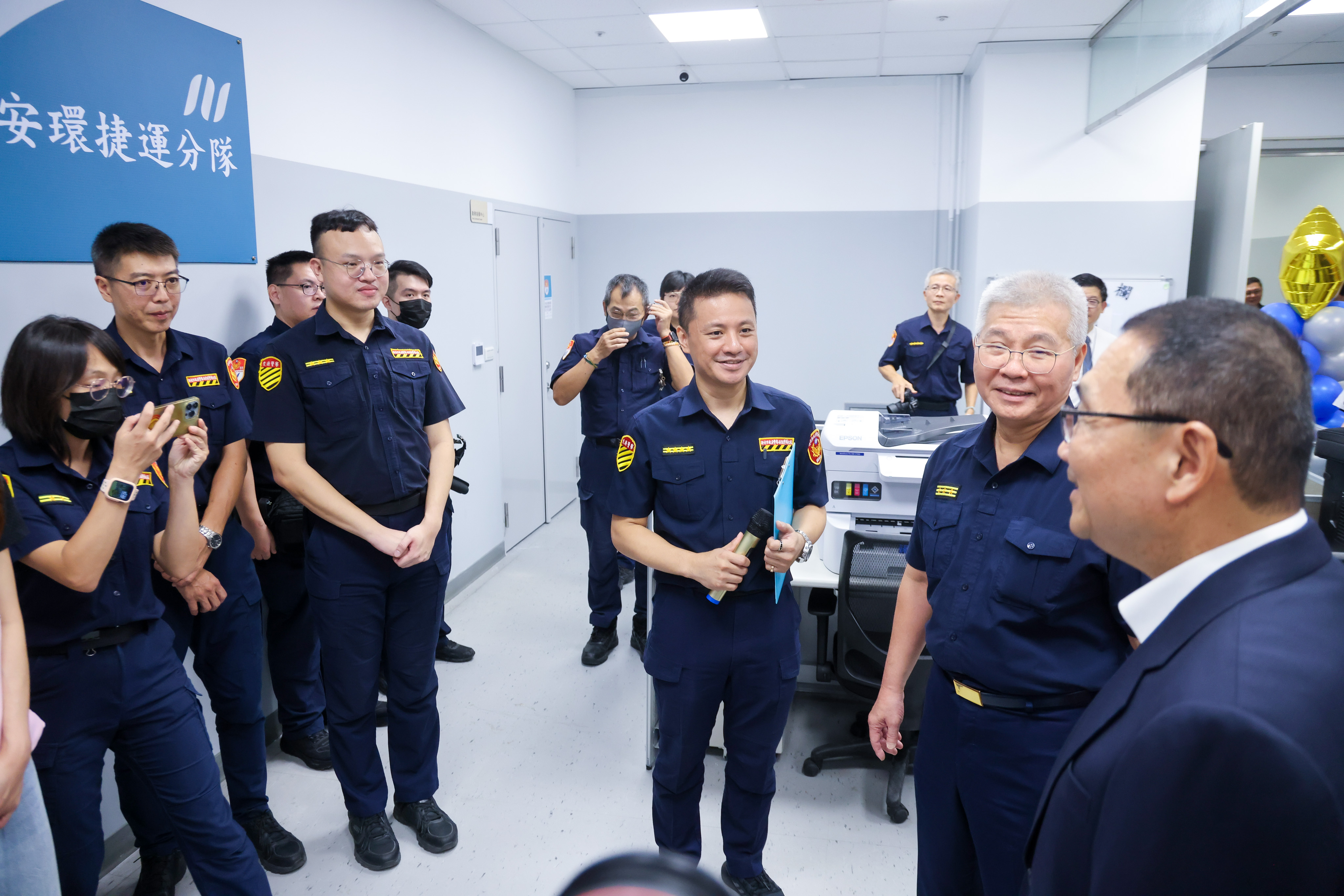 交通警察大隊安環捷運分隊進駐南機廠，守護民眾乘車安全。