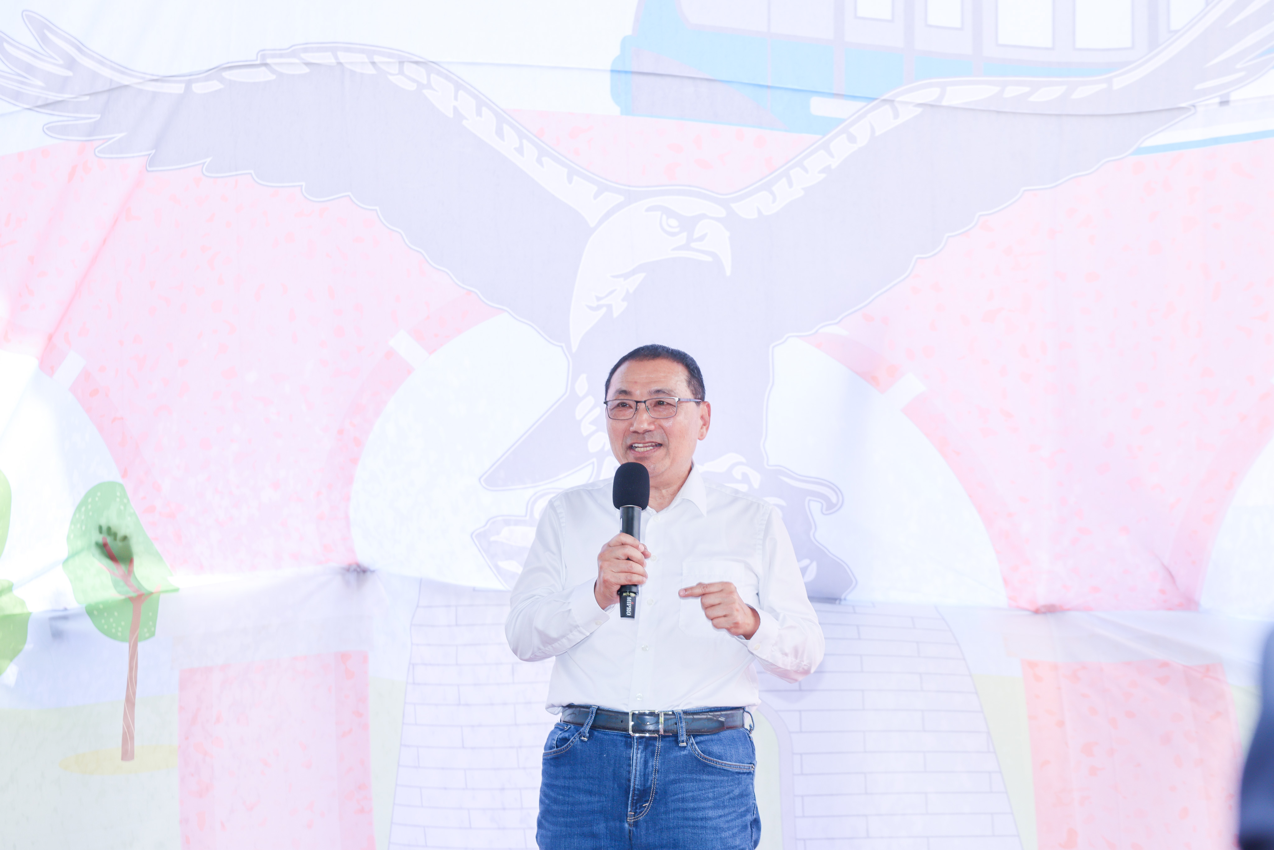 侯友宜指出，捷運三鶯線工程進度達94%，預計今年底前完工，力拚明（115）年初正式通車。