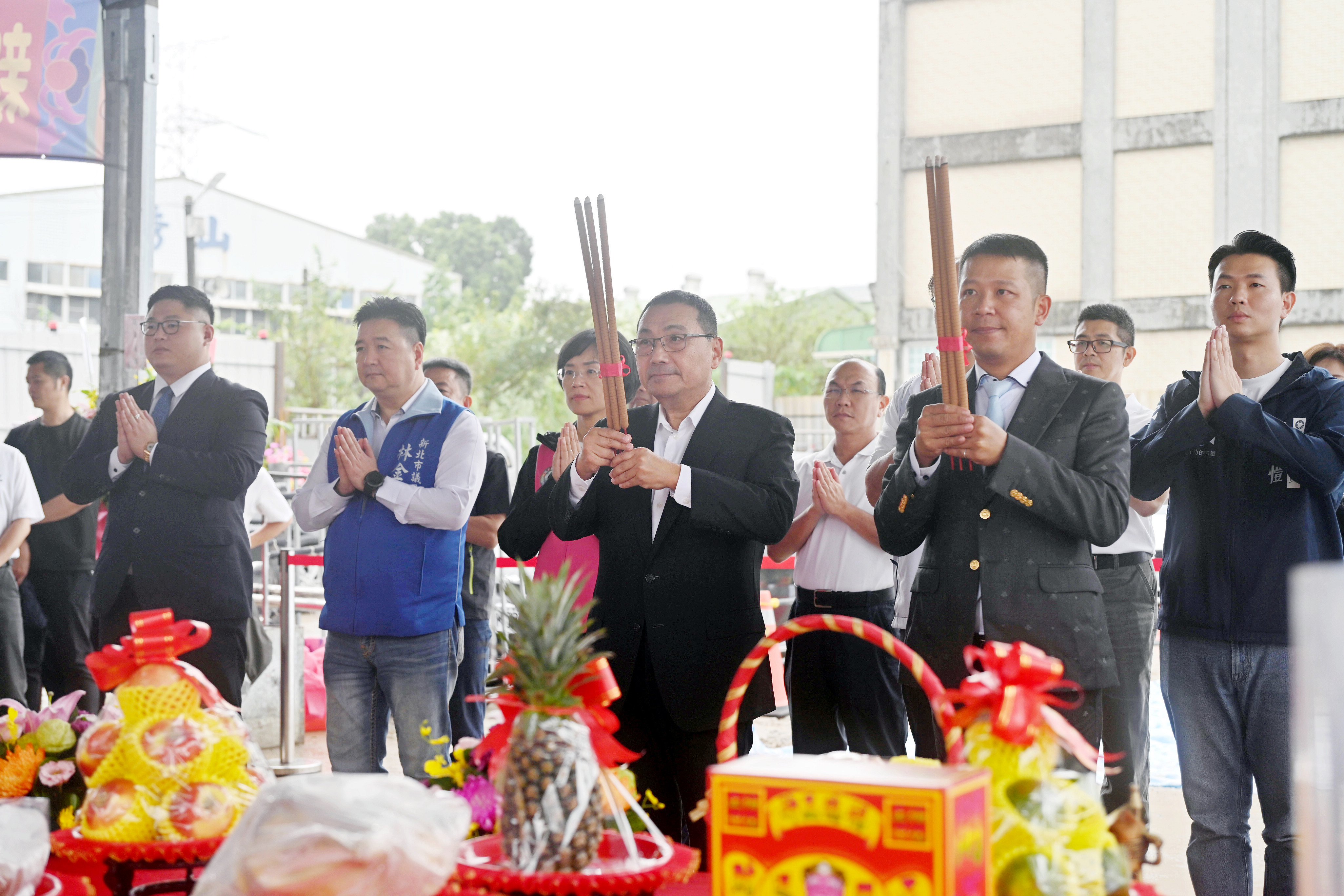 侯友宜祈求工程順利圓滿，也期許聯開案帶動三鶯地區發展