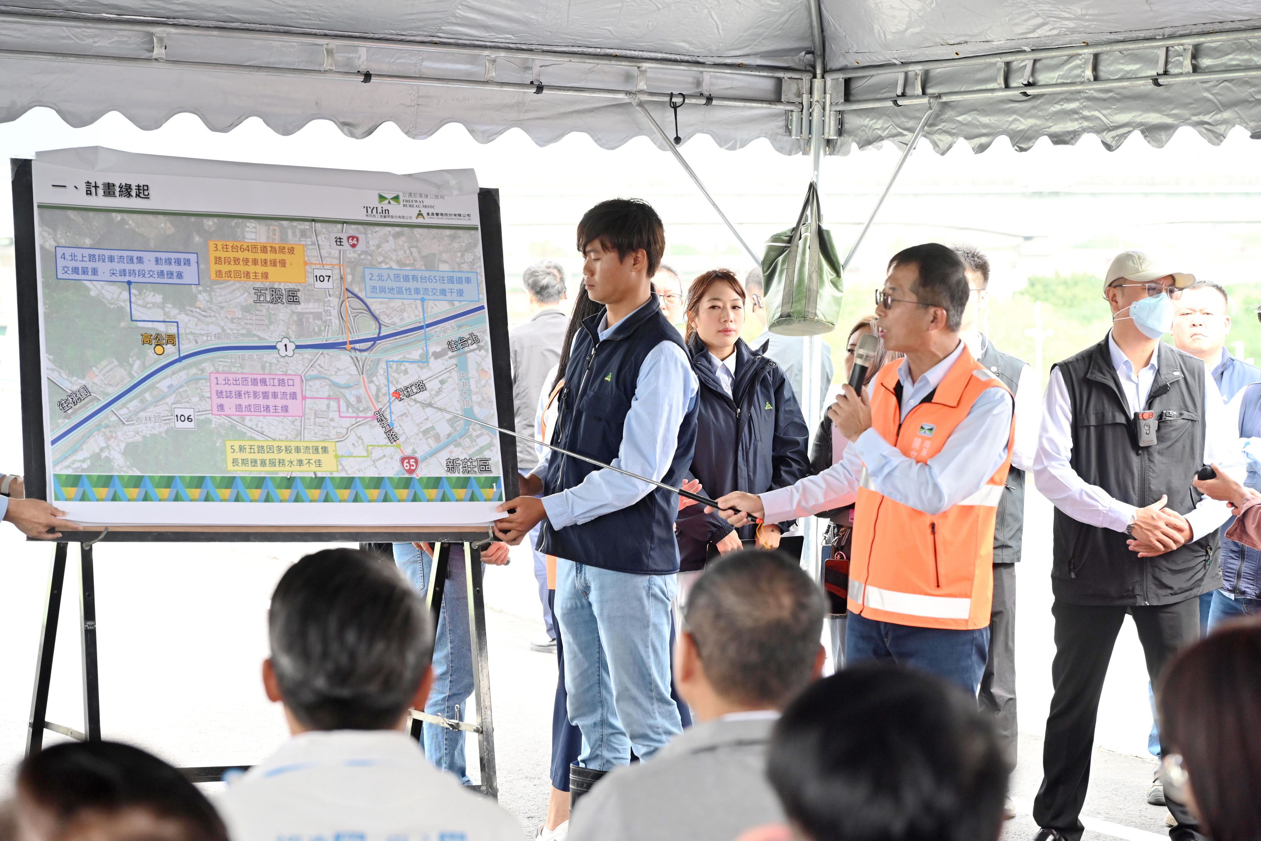 新增北出匝道藉由高架方式延伸跨越楓江路口，預期減少新五路南向車流量約2成，紓解地區交通壓力