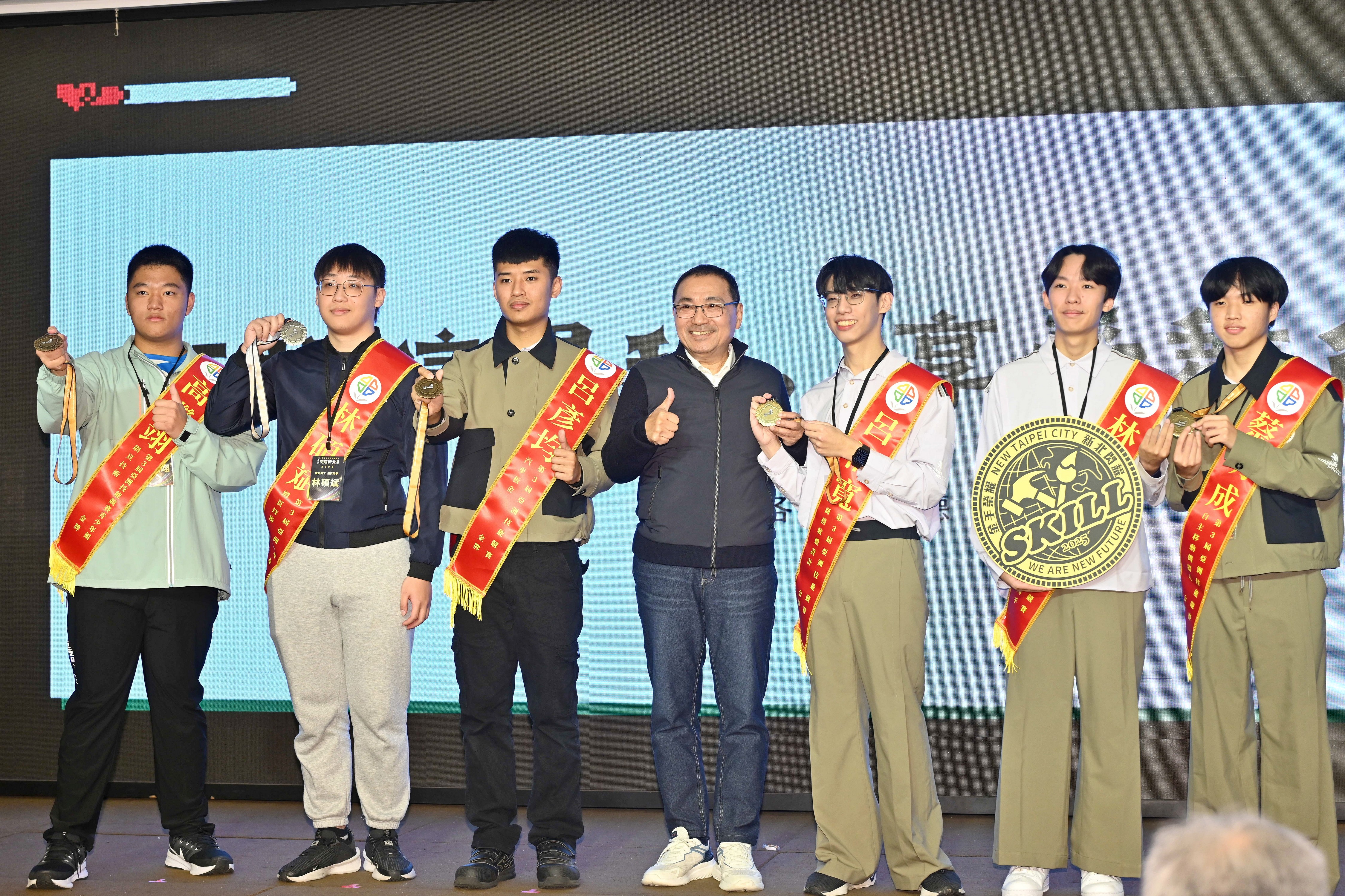 由侯友宜市長親自頒發競賽獎勵金，肯定選手與指導教師並肩作戰的付出與榮耀