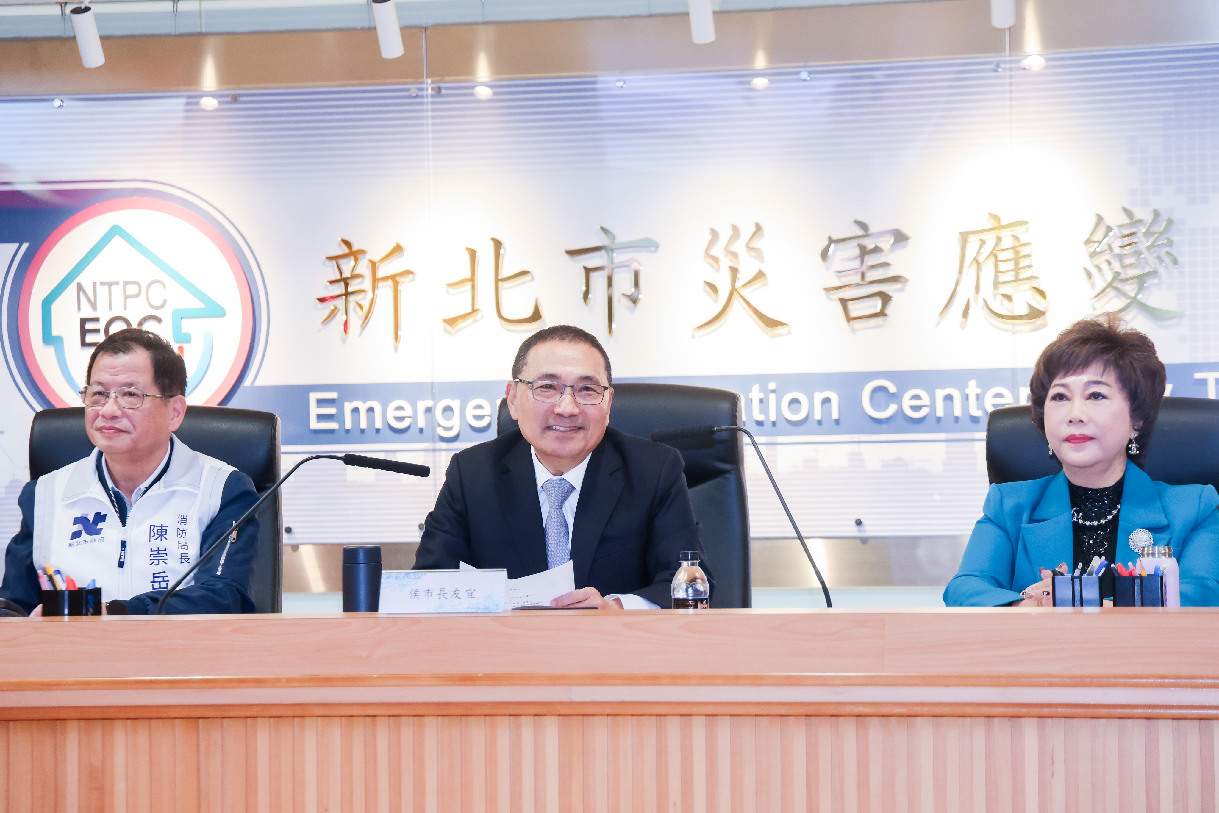 新北市政府今（28）日於市府9樓災害應變中心舉行聯合捐贈儀式。