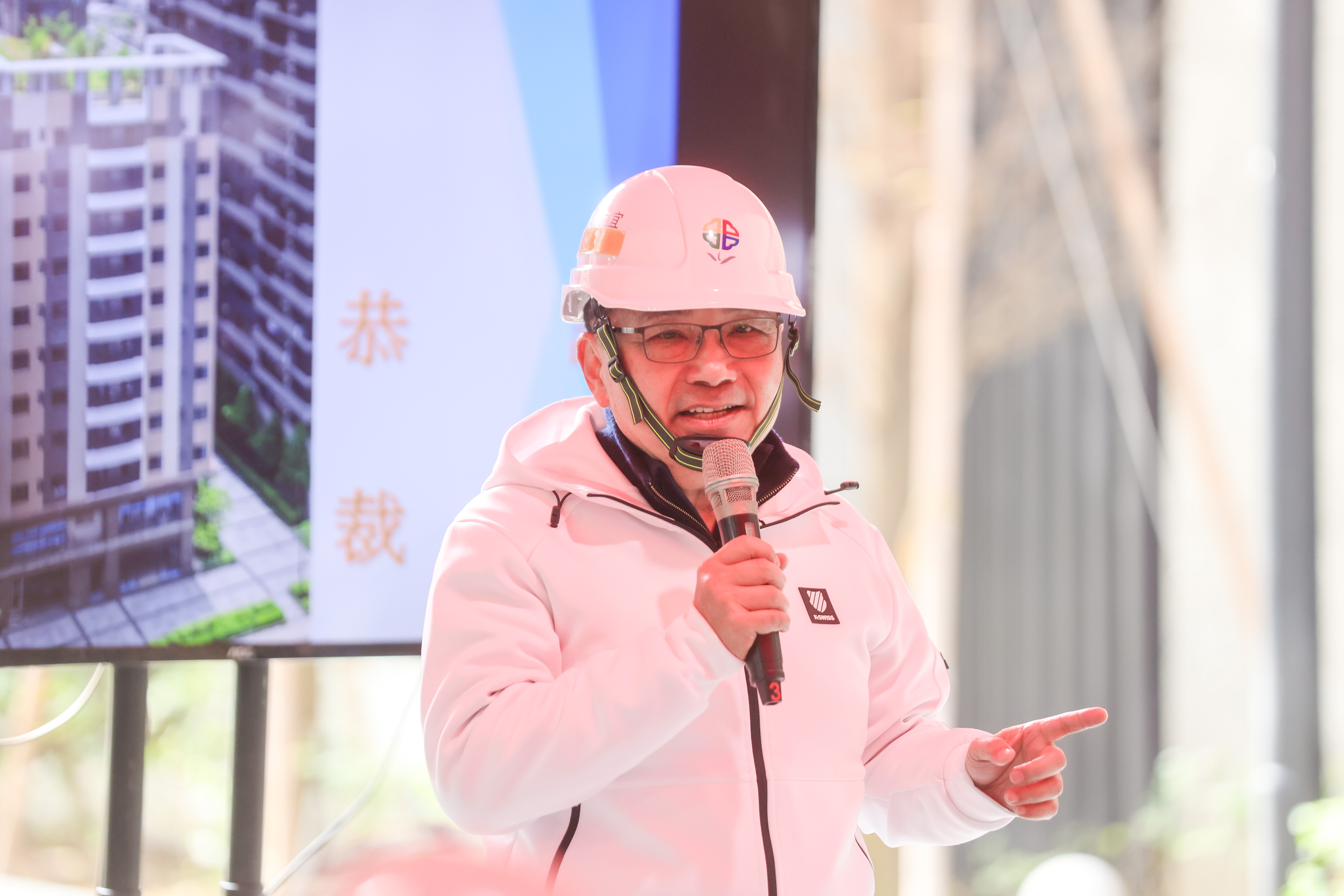 侯友宜今（3）日前往板橋江翠社會住宅視察工程進度。