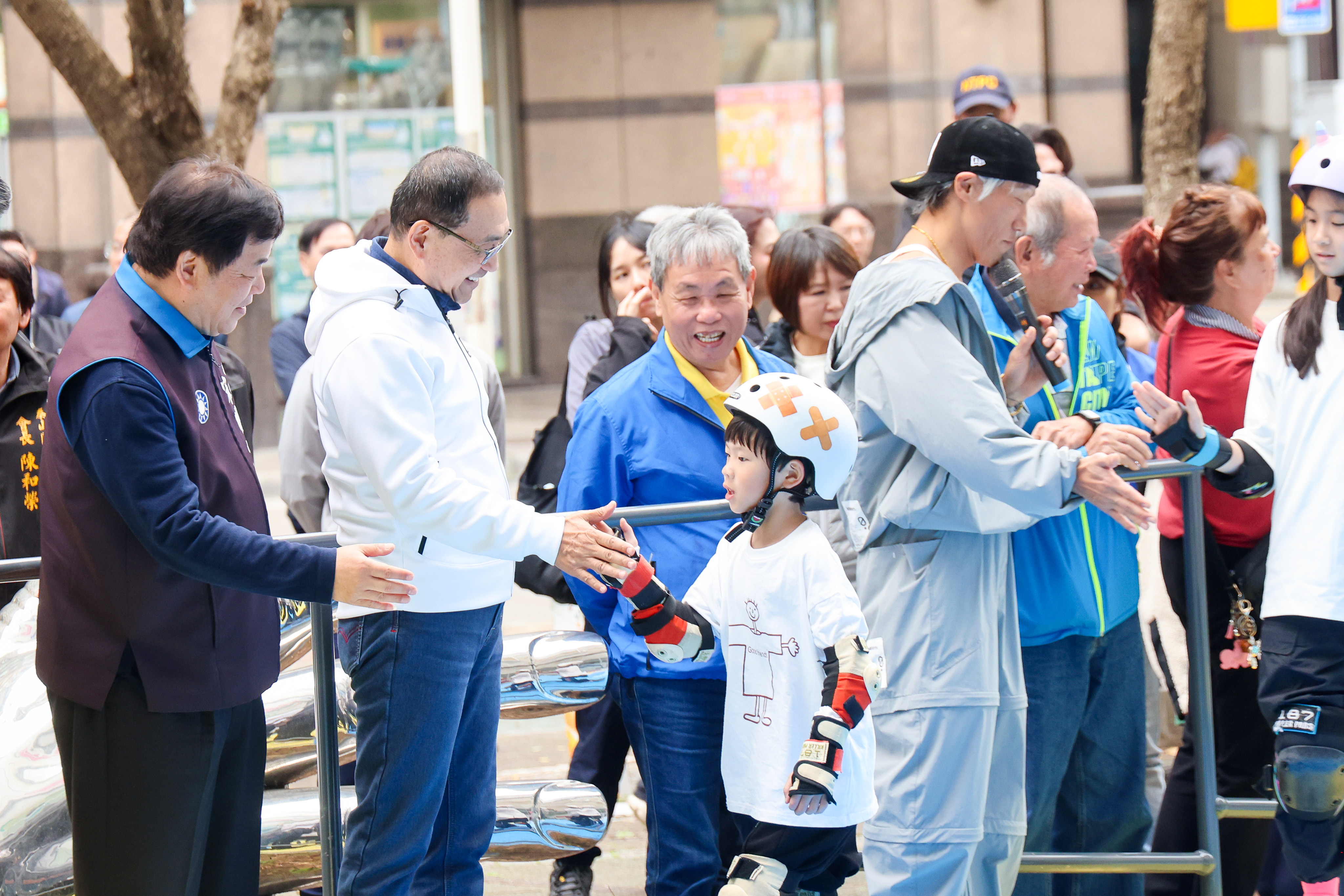 新北市每座運動中心都有其特色，如泰山國民運動中心新設戶外滑板場、打造女性使用專區、擴充升級體適能館及健身器材。