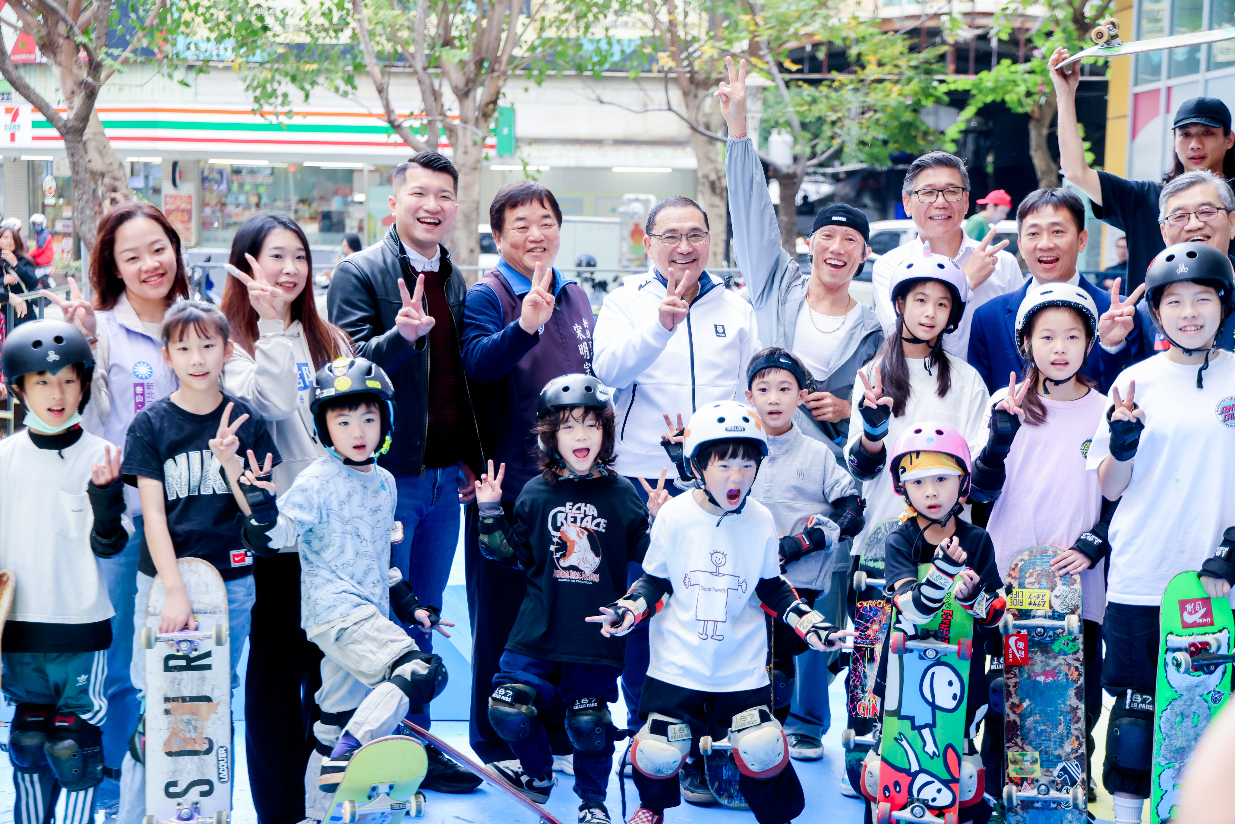 春節將至，侯友宜邀請民眾走進新北運動中心「馬上來運動、馬上有好康」，健康迎接新的一年。